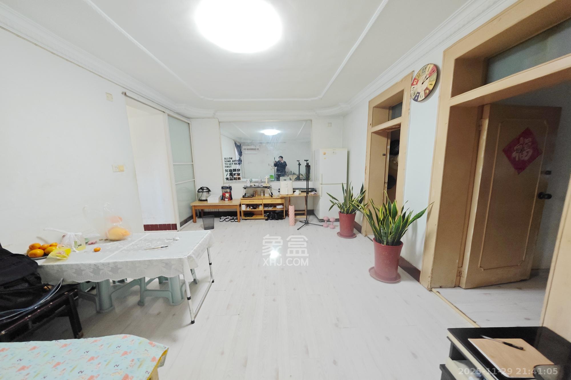 长钢三角洲 2室2厅1卫 45.0万 长钢三角洲 2室2厅1卫 45.0万客厅