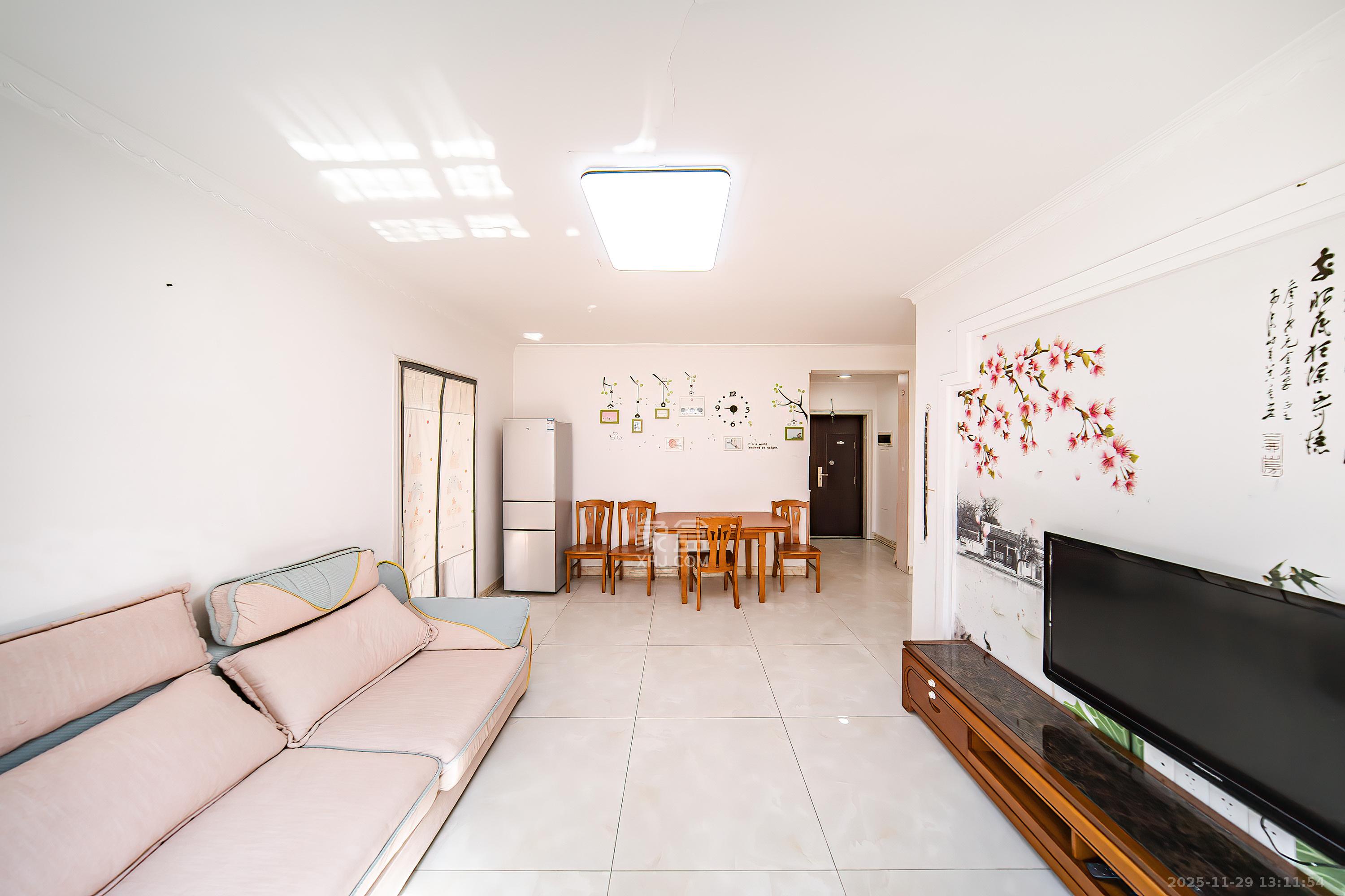 四方水岸(世方水岸) 1室2厅1卫 69.8万 四方水岸(世方水岸) 1室2厅1卫 69.8万客厅