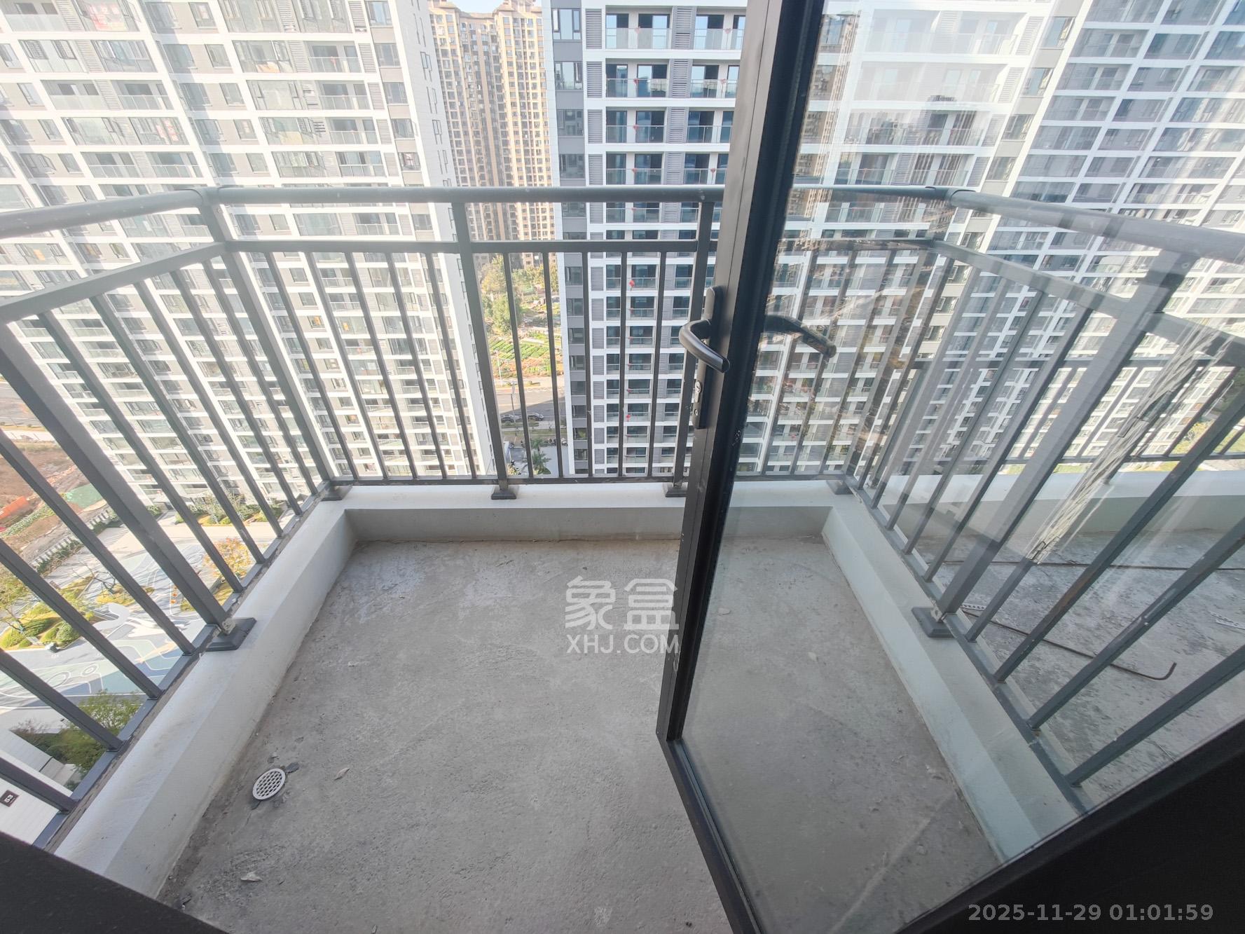 远洋红星天铂二期 4室2厅3卫 218.0万 远洋红星天铂二期 4室2厅3卫 218.0万阳台