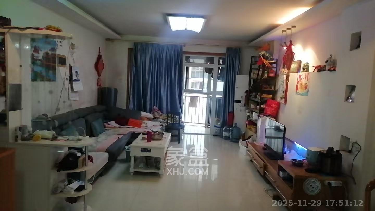 麓谷E家人  3室1厅2卫    2500.0元/月