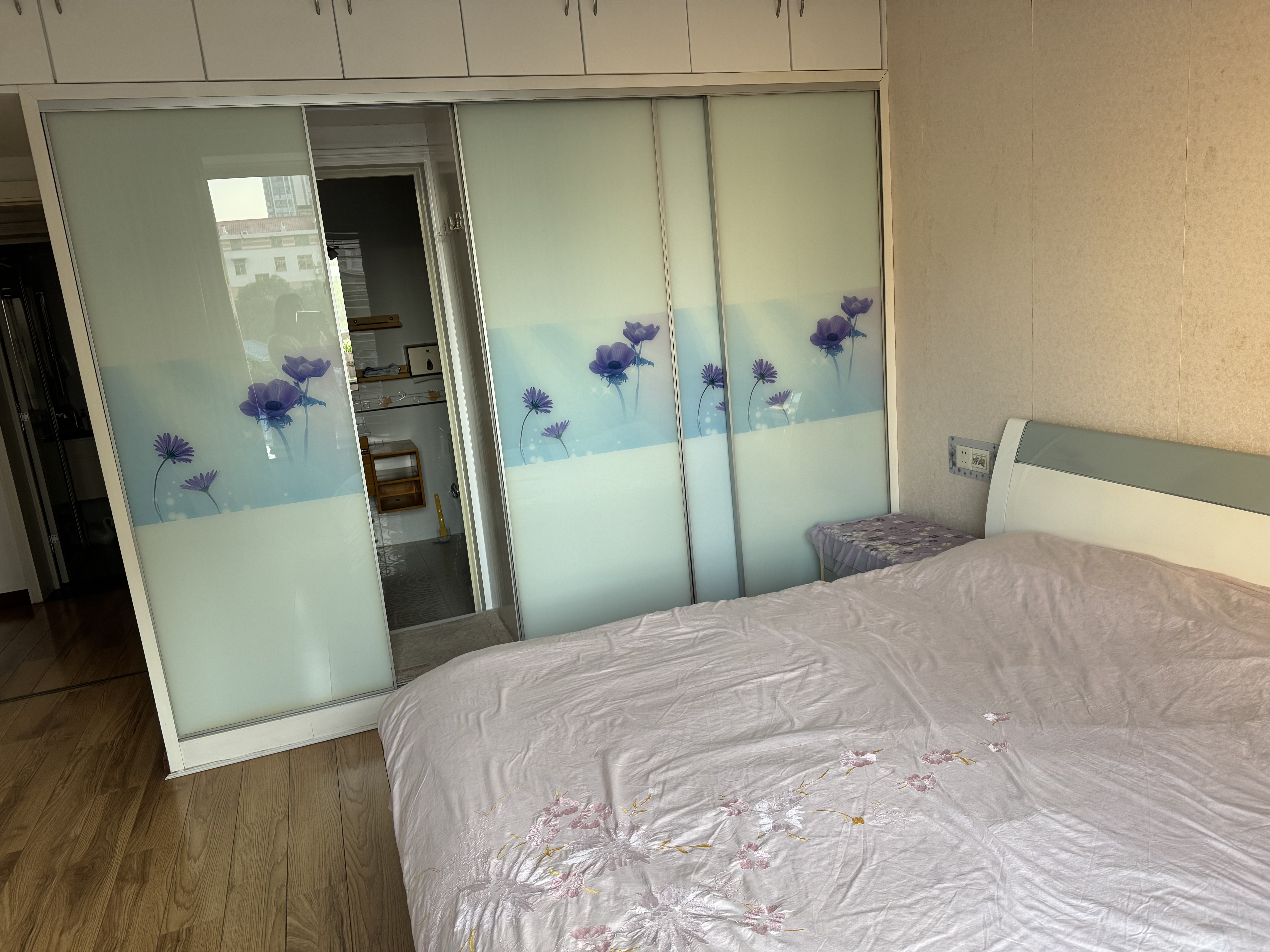 安厦鑫苑 3室2厅2卫 75.0万 安厦鑫苑 3室2厅2卫 75.0万客厅