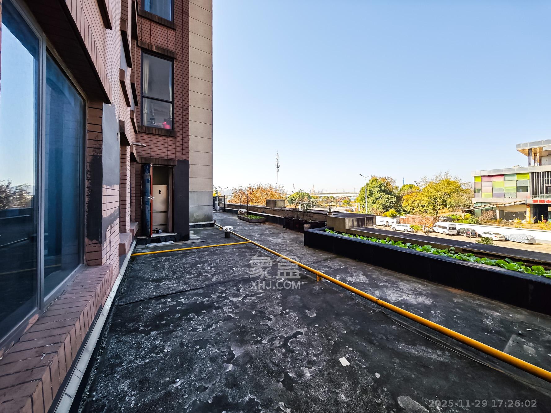 绿地海外滩一期  4室2厅2卫    110.0万其他