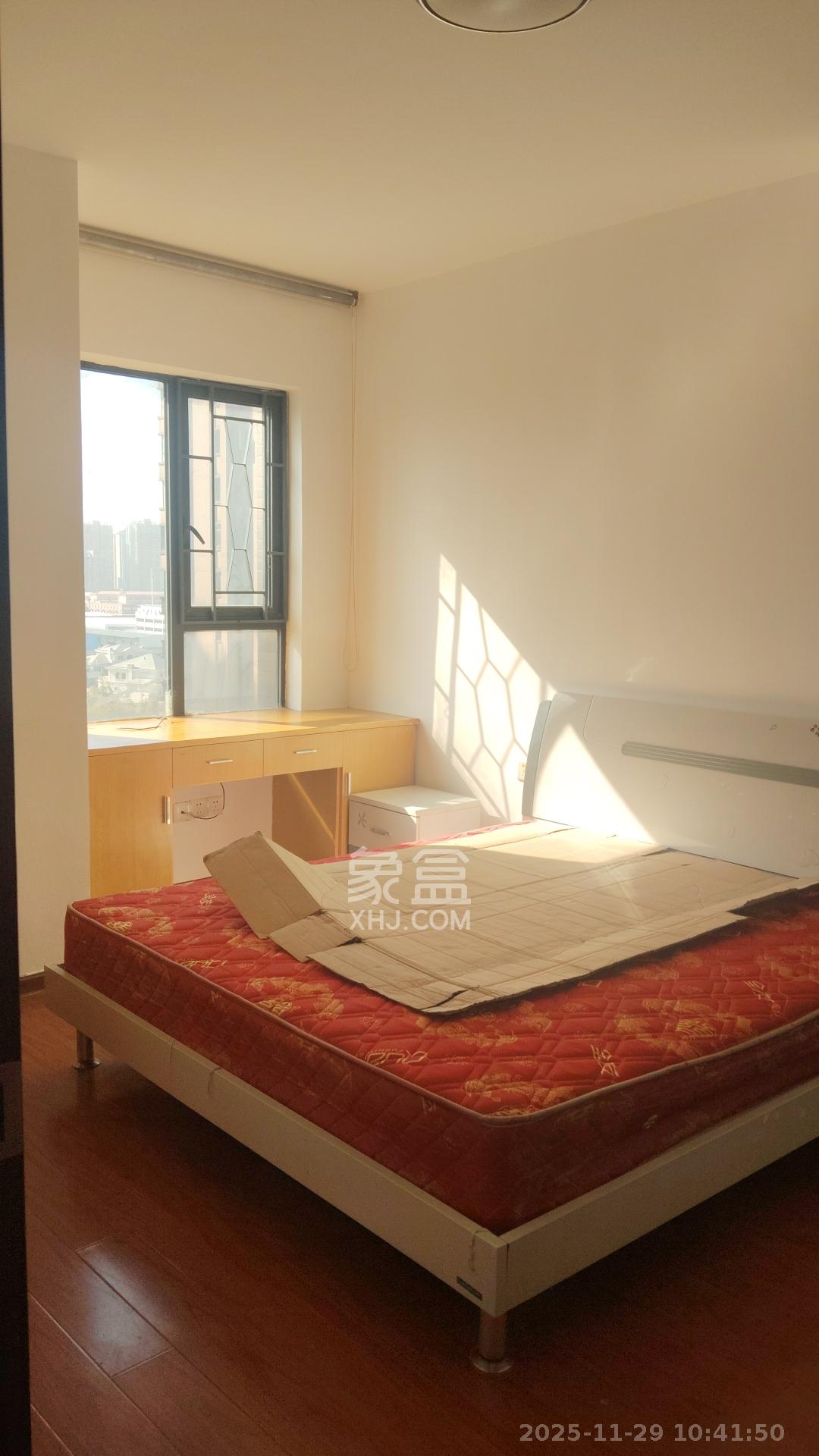 三一街区  3室2厅1卫    1500.0元/月