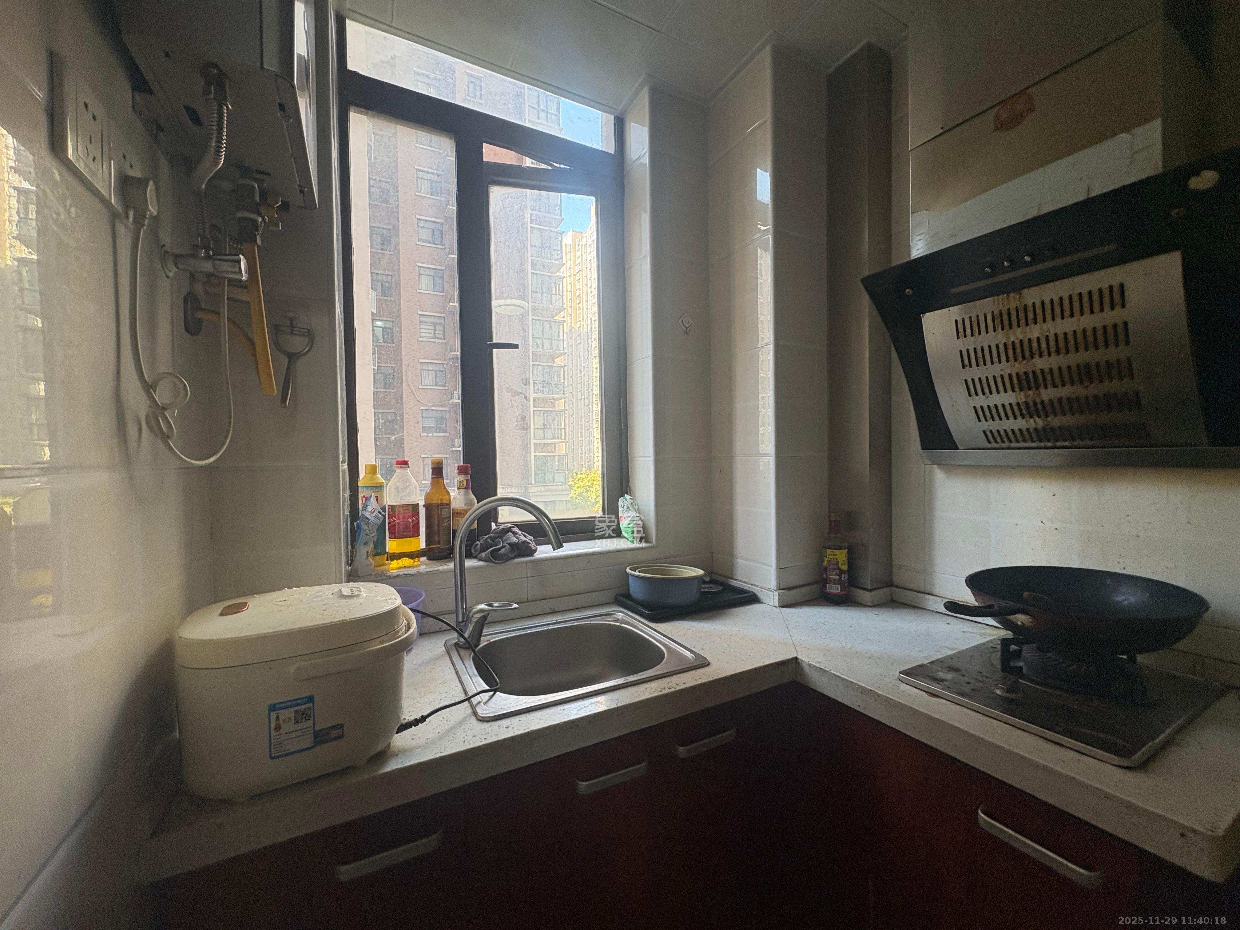 水岸世景  1室1厅1卫    1100.0元/月室内图