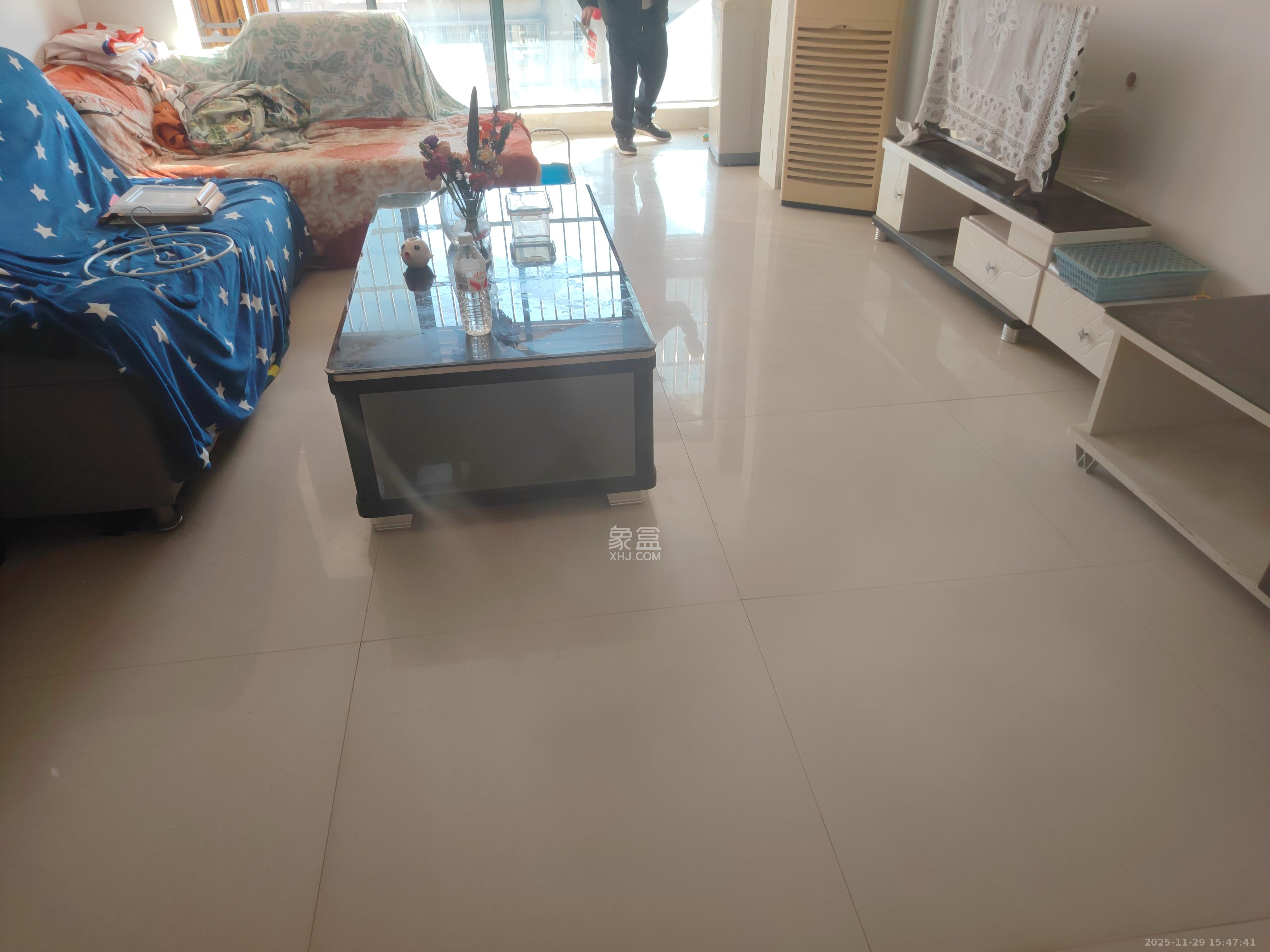 岳华嘉园  2室2厅1卫    1600.0元/月