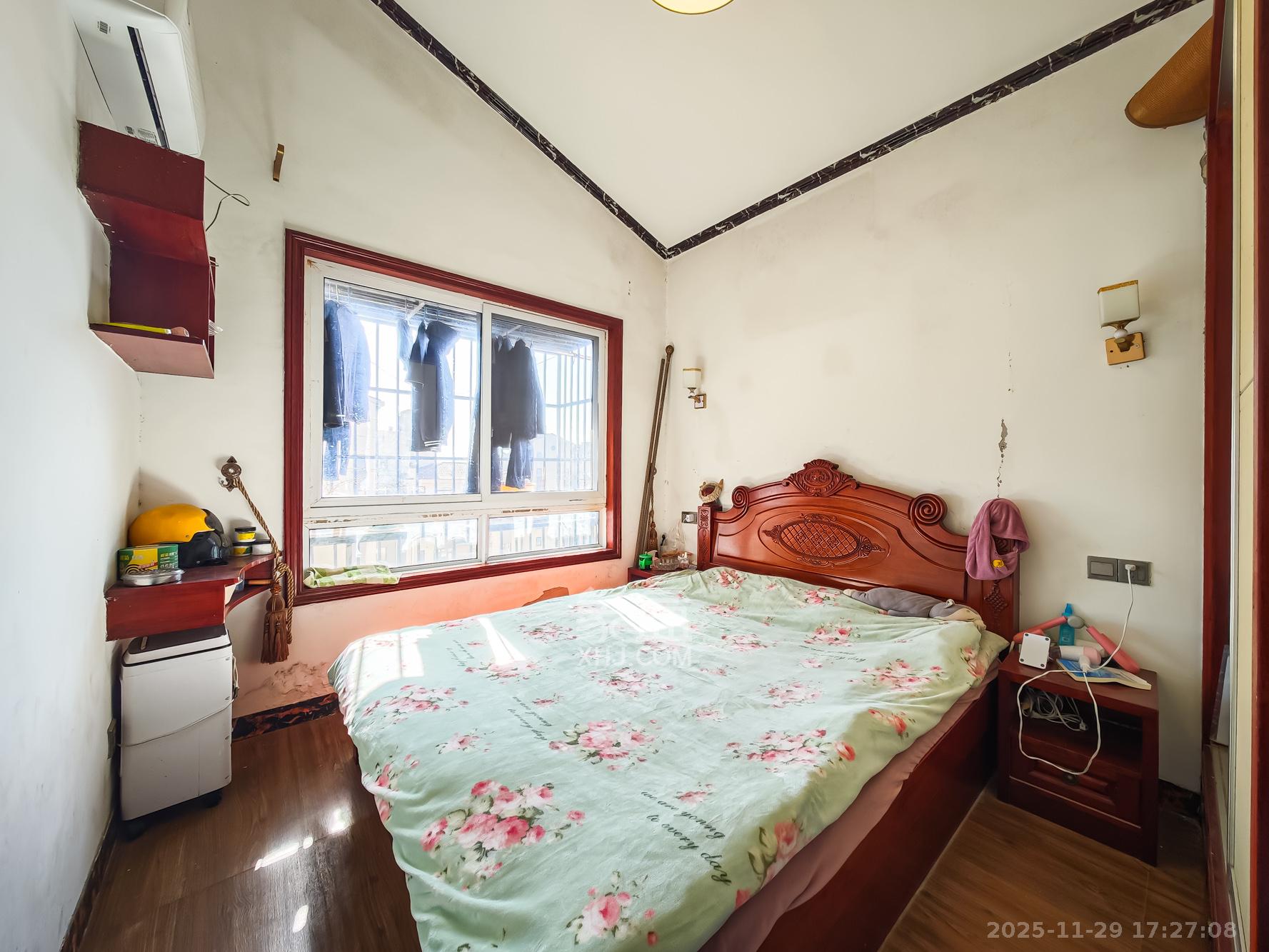 水映加州  3室2厅1卫    128.0万卧室