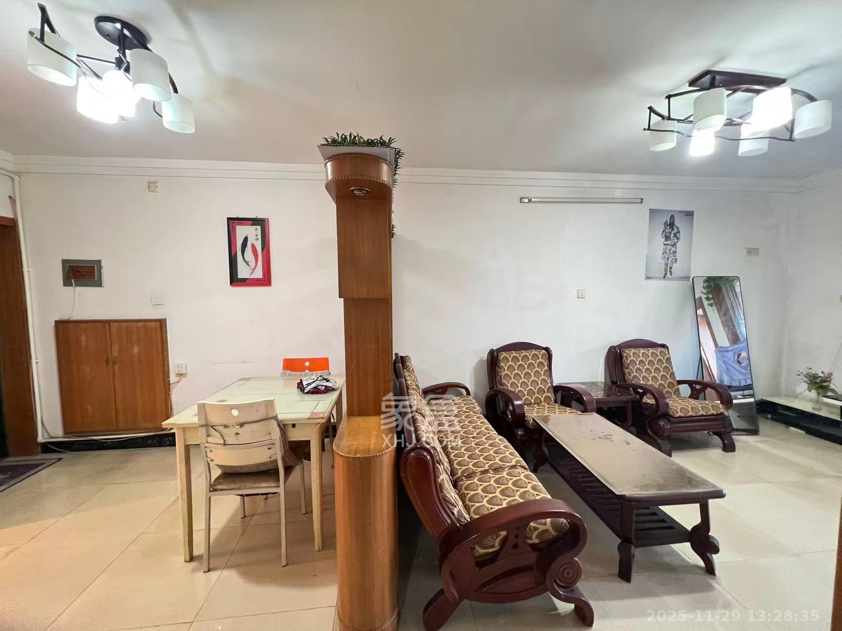 友园山庄 2室2厅1卫 1700.0元/月 友园山庄 2室2厅1卫 1700.0元/月室内图