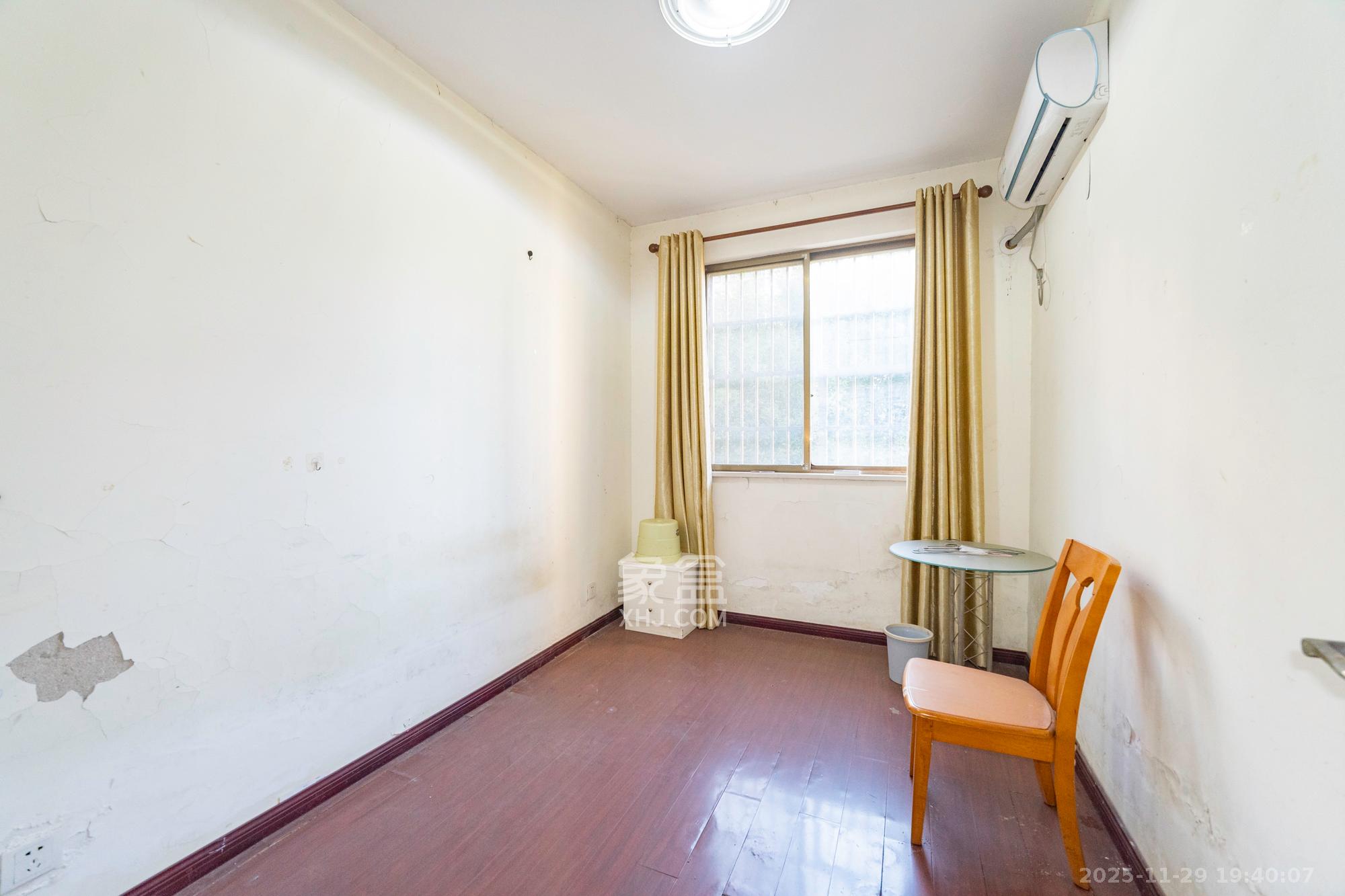 金色比华利 4室2厅2卫 85.0万 金色比华利 4室2厅2卫 85.0万卧室