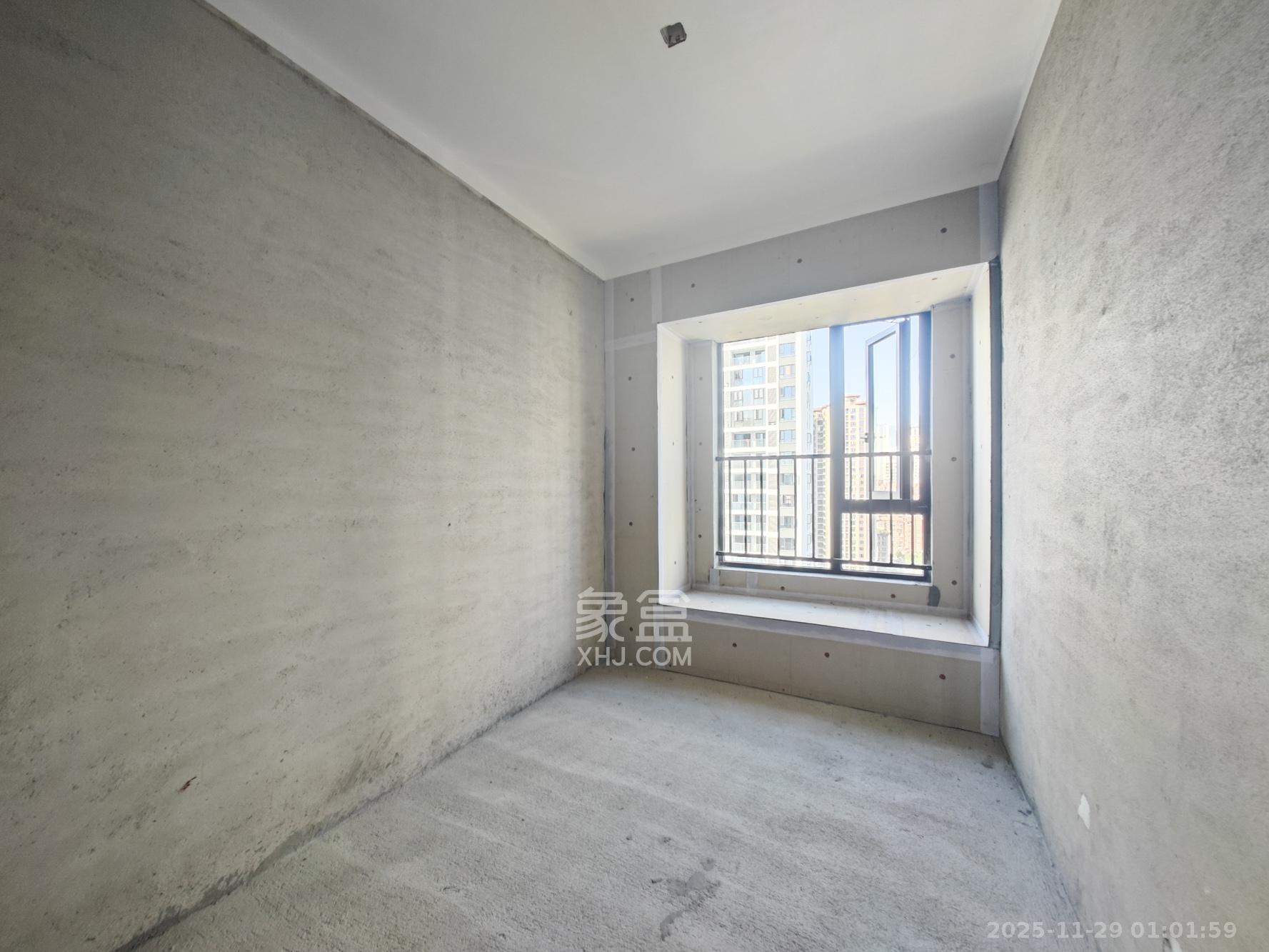 远洋红星天铂二期  4室2厅3卫    218.0万卧室