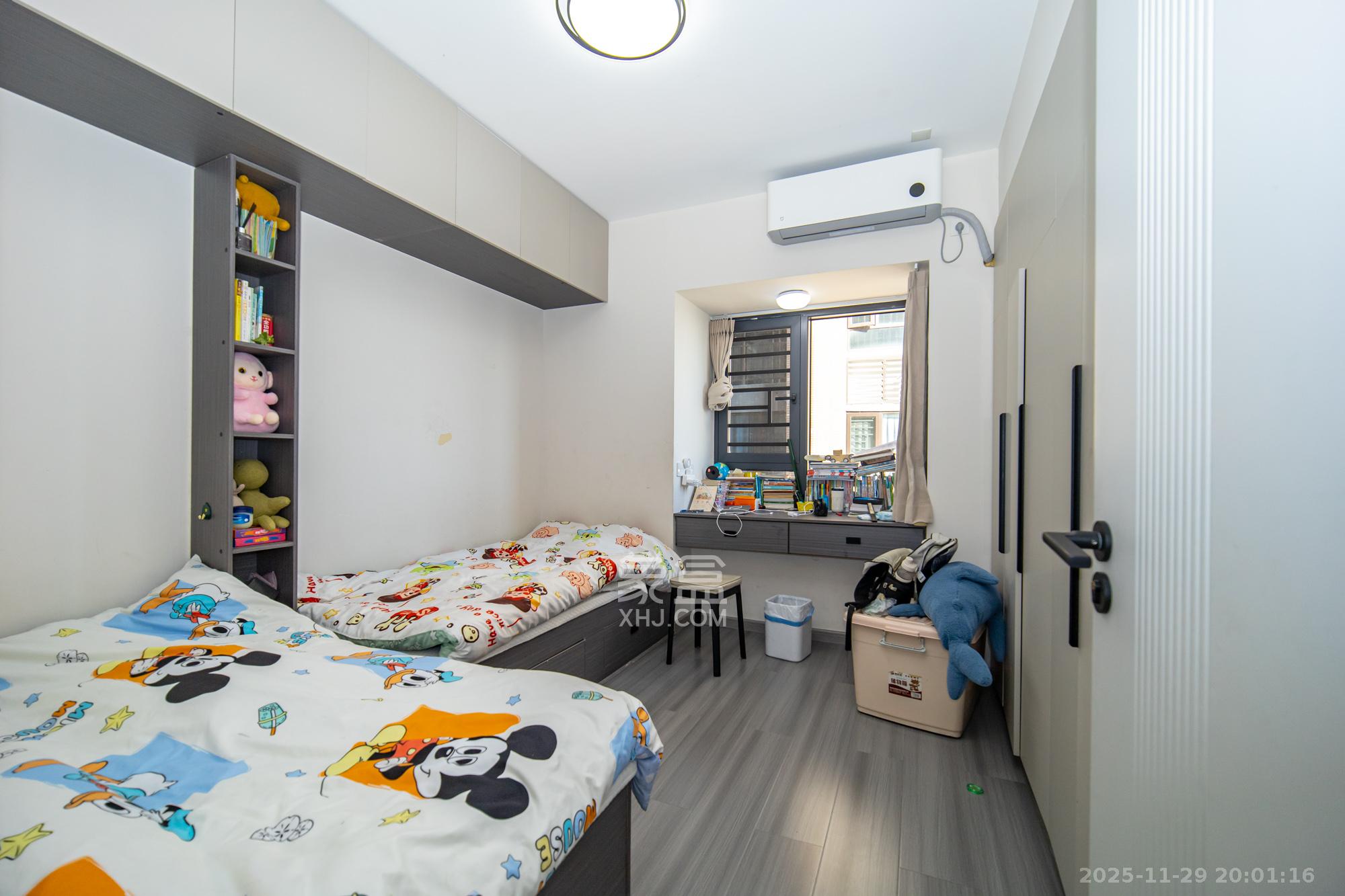 新长海广场 3室2厅1卫 69.8万 新长海广场 3室2厅1卫 69.8万卧室