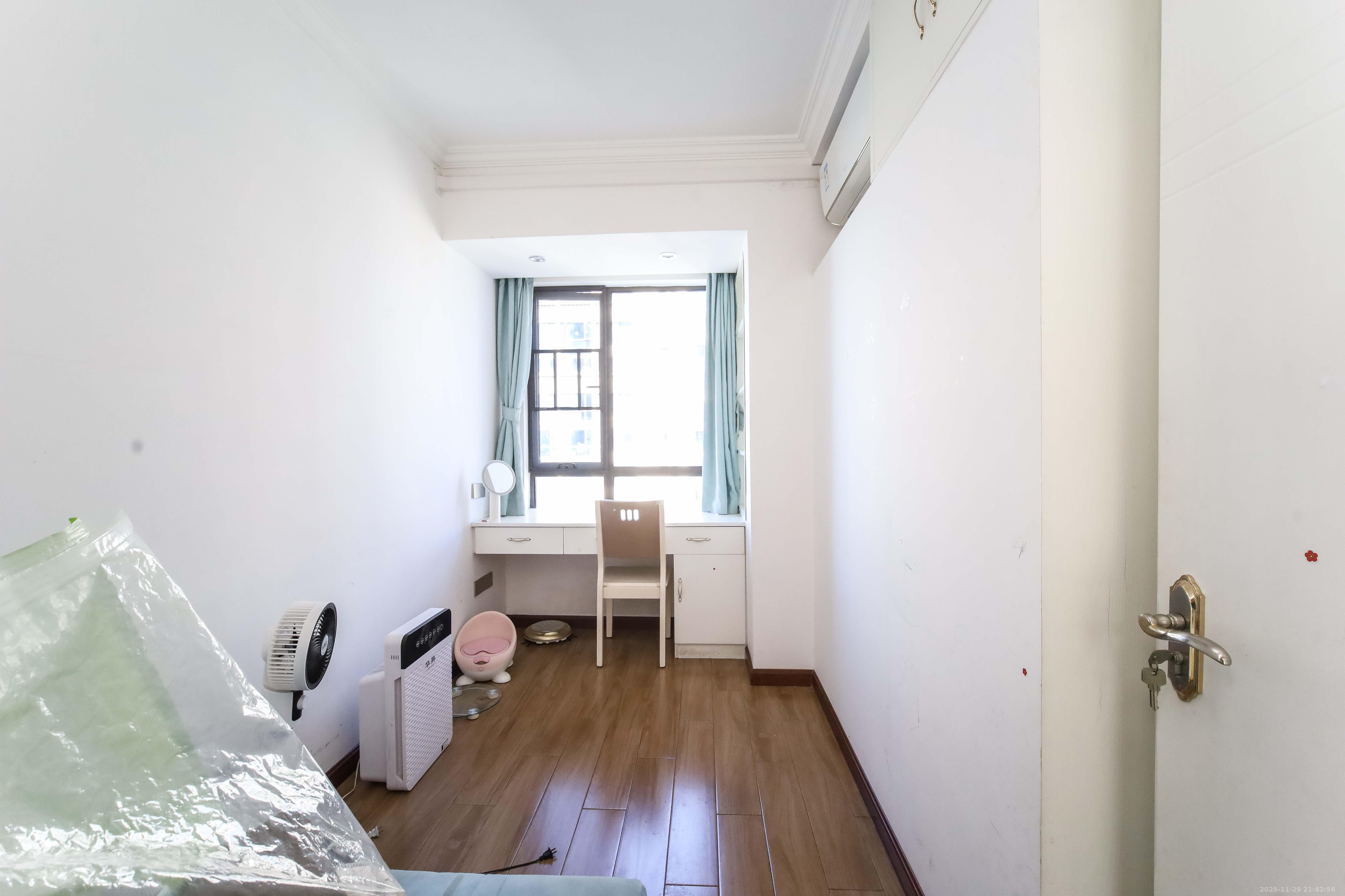 天下一家  1室2厅1卫    98.0万卧室