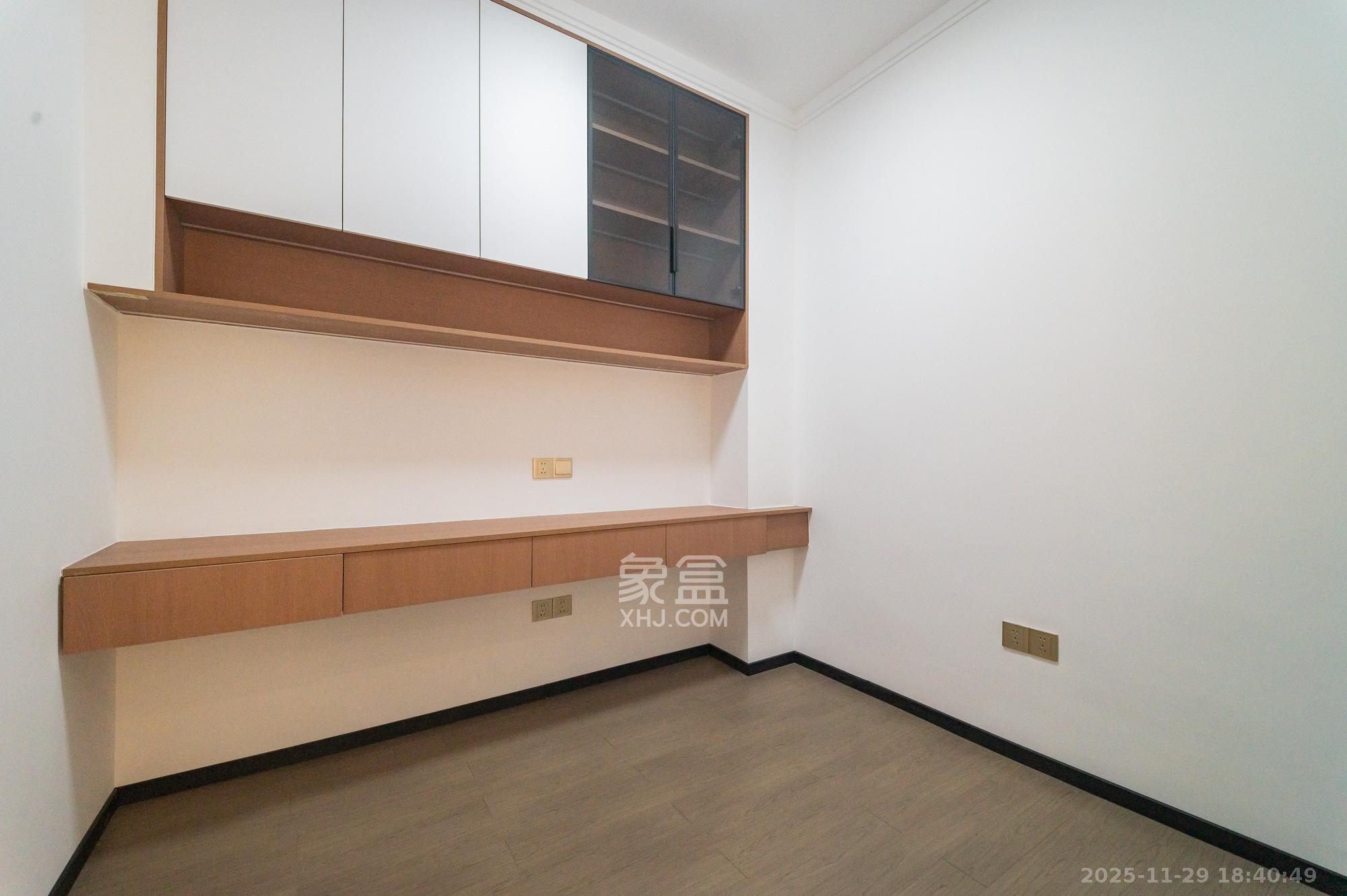 星湖湾一期高层 3室2厅2卫 91.0万 星湖湾一期高层 3室2厅2卫 91.0万卧室