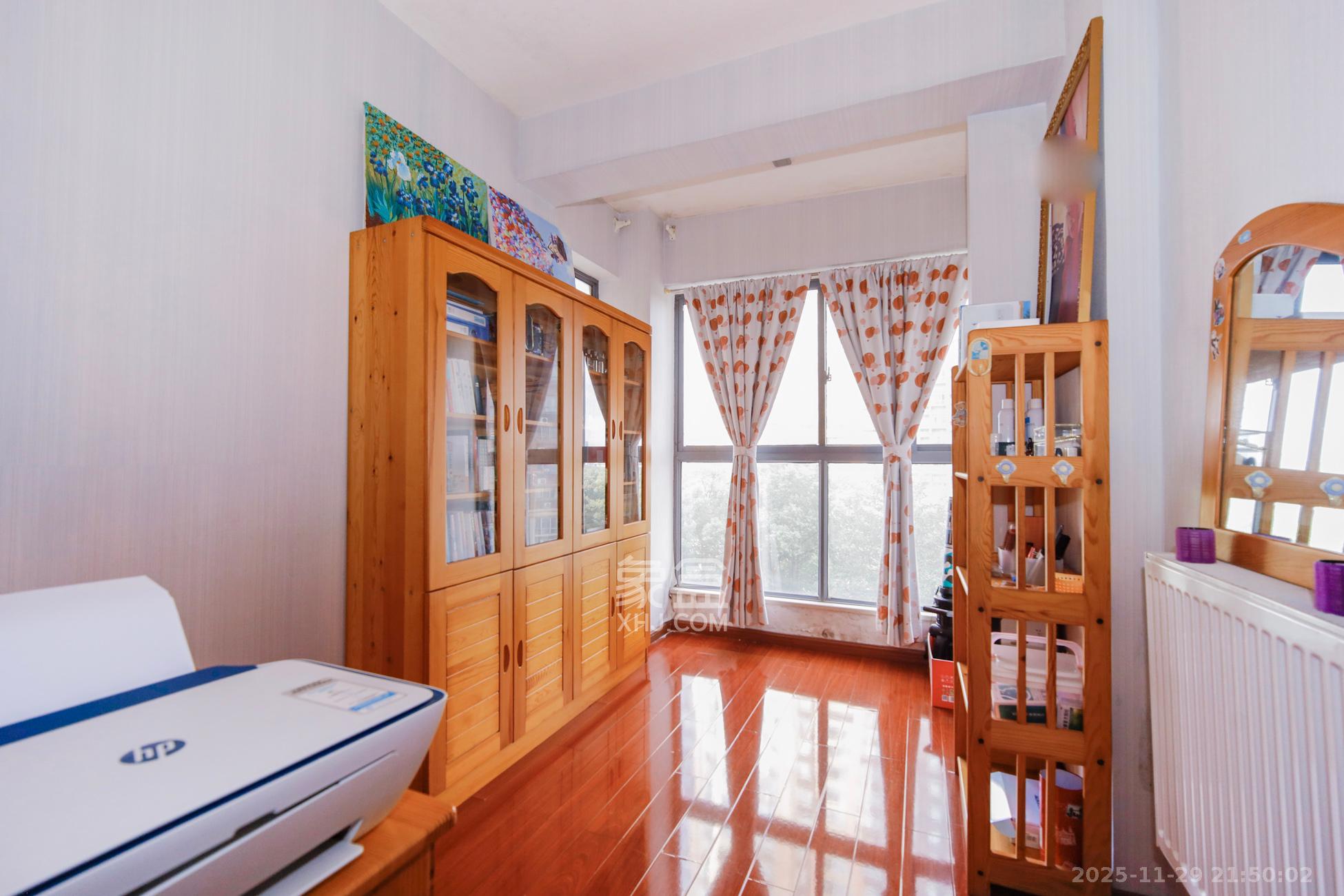 上海城小区  4室2厅2卫    139.0万卧室