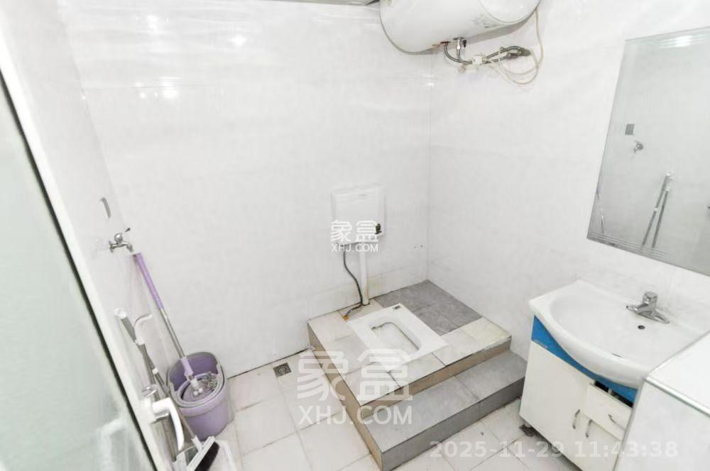 玛依拉山庄 1室1厅1卫 1600.0元/月 玛依拉山庄 1室1厅1卫 1600.0元/月室内图