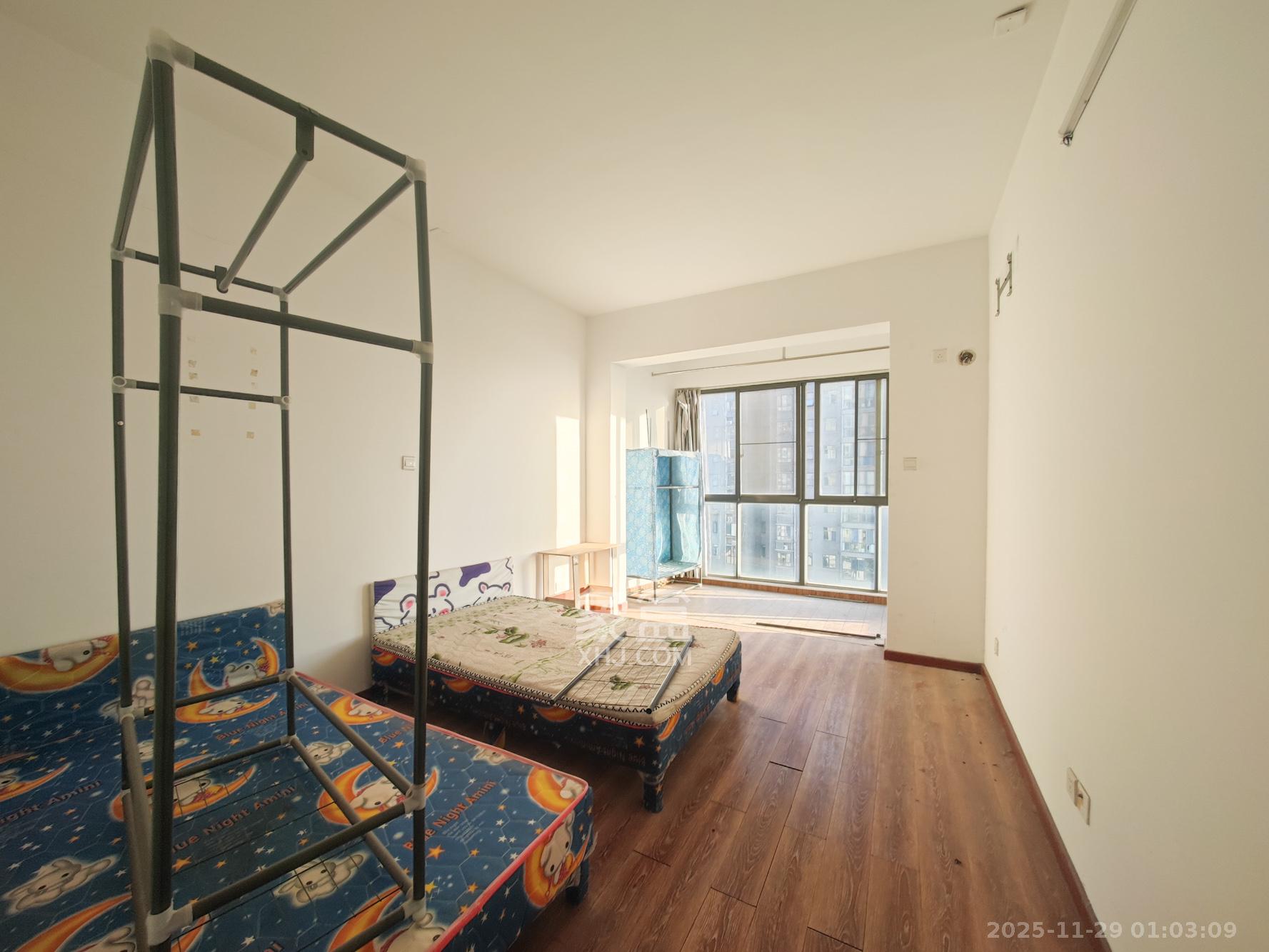 颐和佳园 4室2厅2卫 135.0万 颐和佳园 4室2厅2卫 135.0万卧室