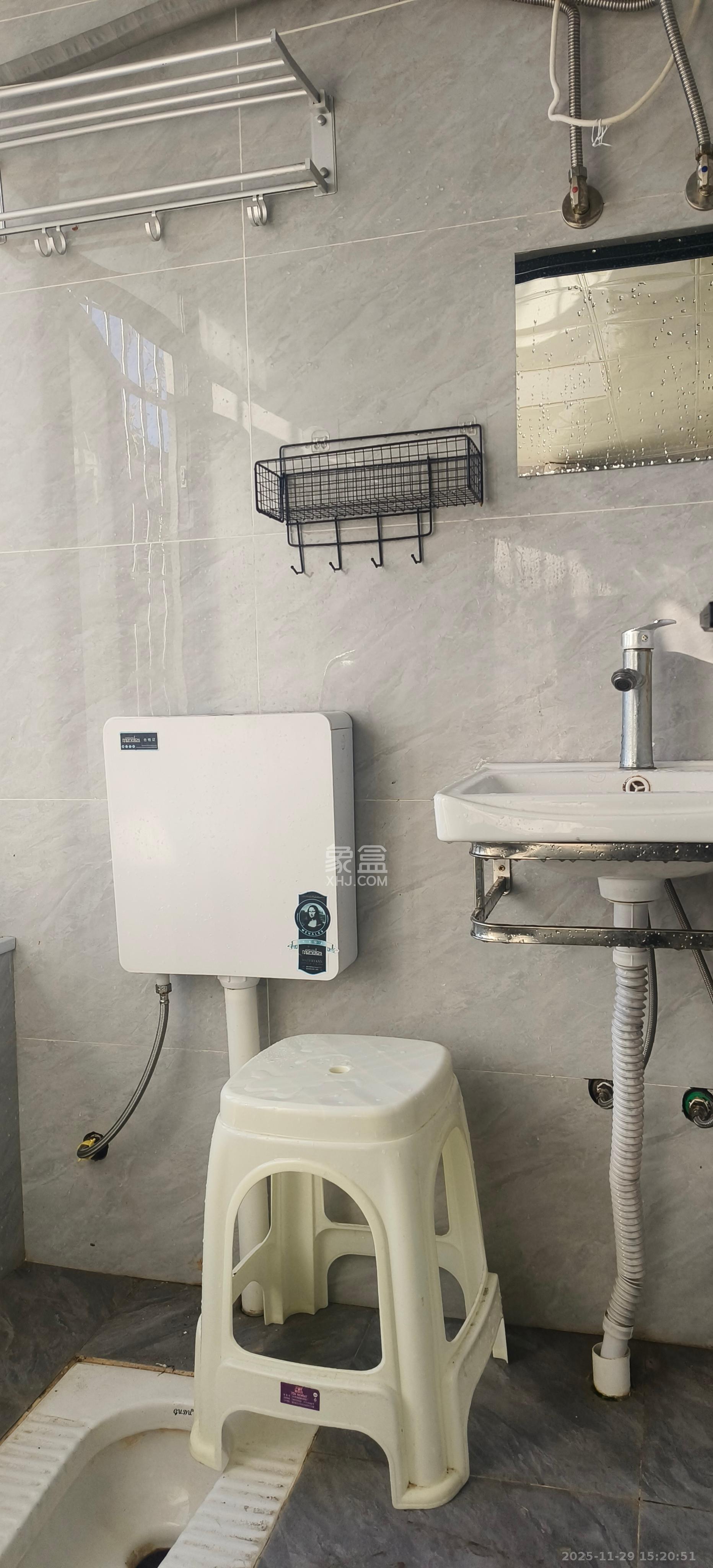 新合四村  1室1厅1卫    900.0元/月室内图