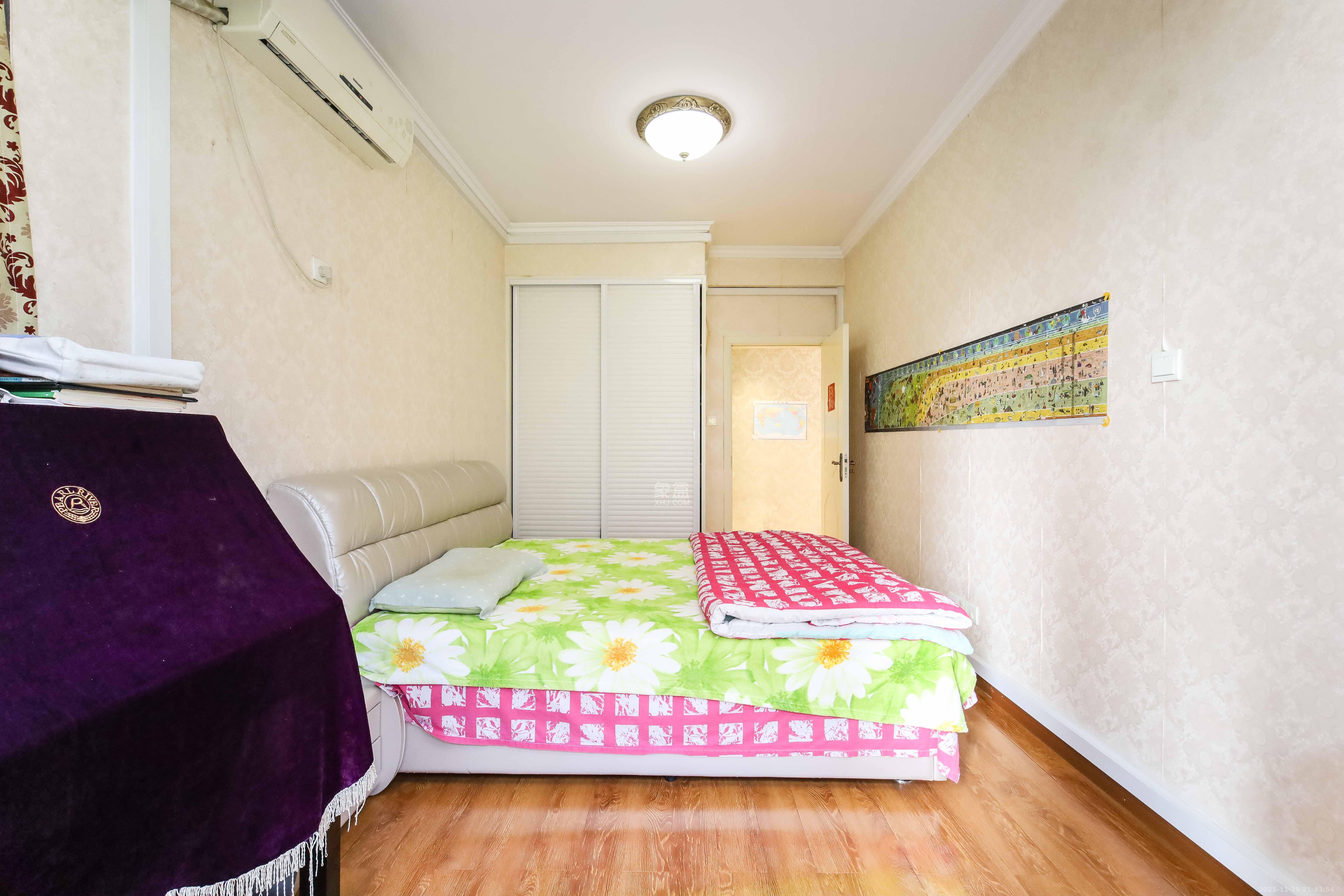 辉煌国际城一期  3室2厅2卫    110.0万卧室