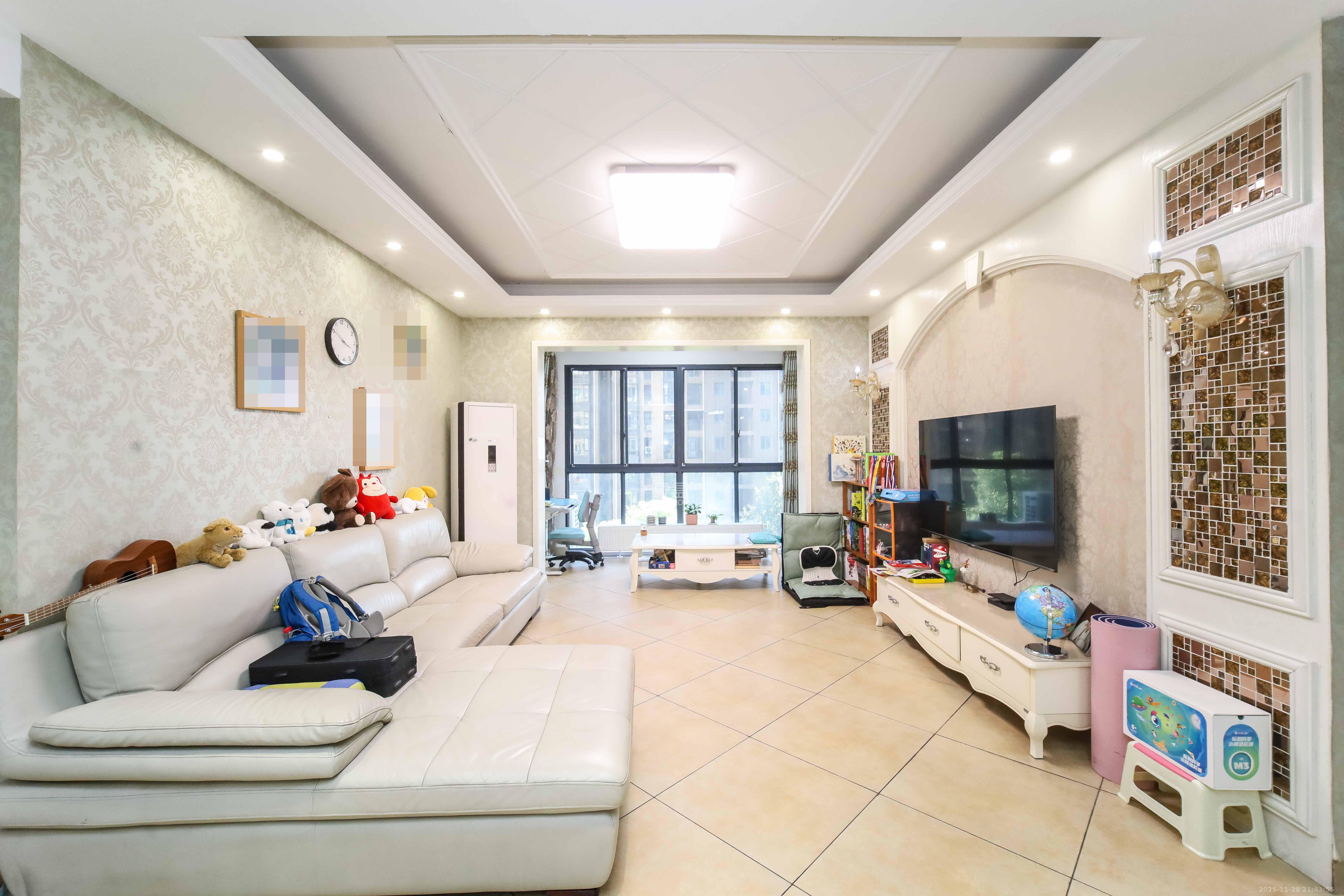 辉煌国际城一期 3室2厅2卫 110.0万 辉煌国际城一期 3室2厅2卫 110.0万客厅