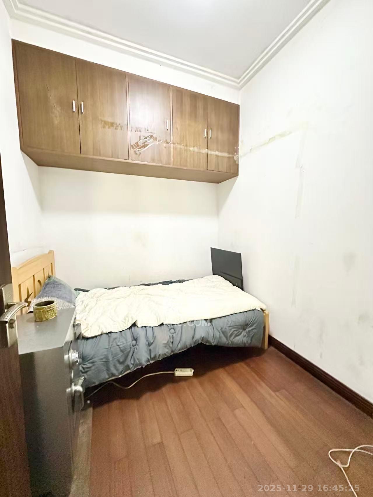 金帆小区  4室2厅2卫    2000.0元/月室内图