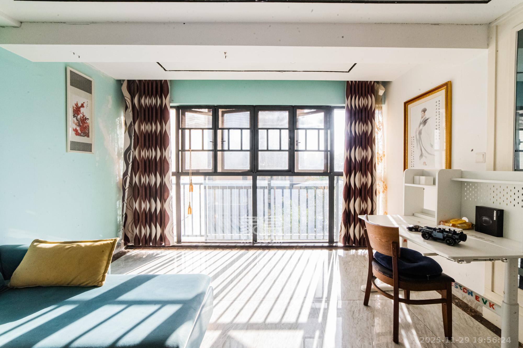 五矿沁园金城(春和景园) 1室2厅2卫 126.0万 五矿沁园金城(春和景园) 1室2厅2卫 126.0万阳台