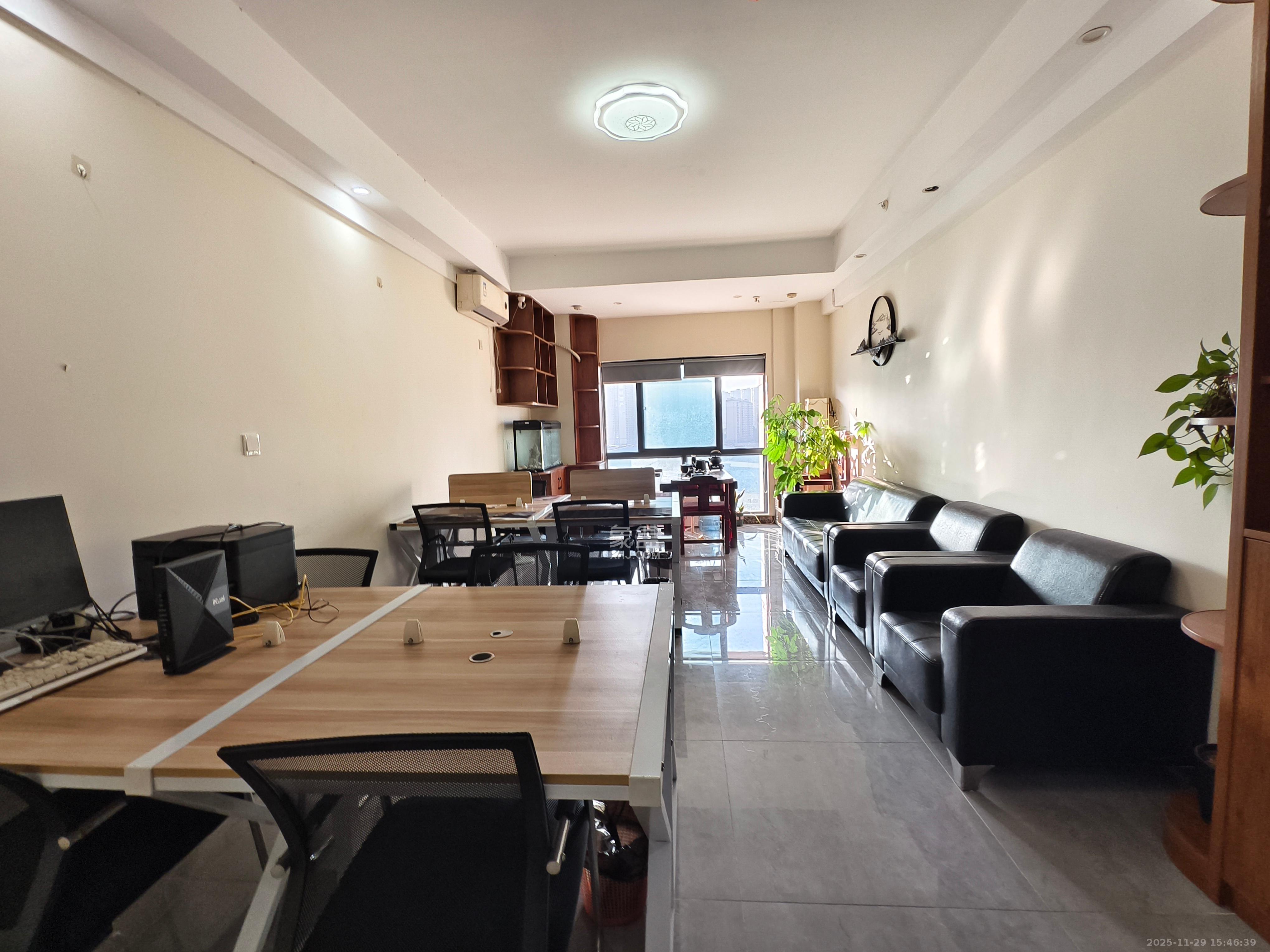 明发国际城  1室1厅1卫    1600.0元/月