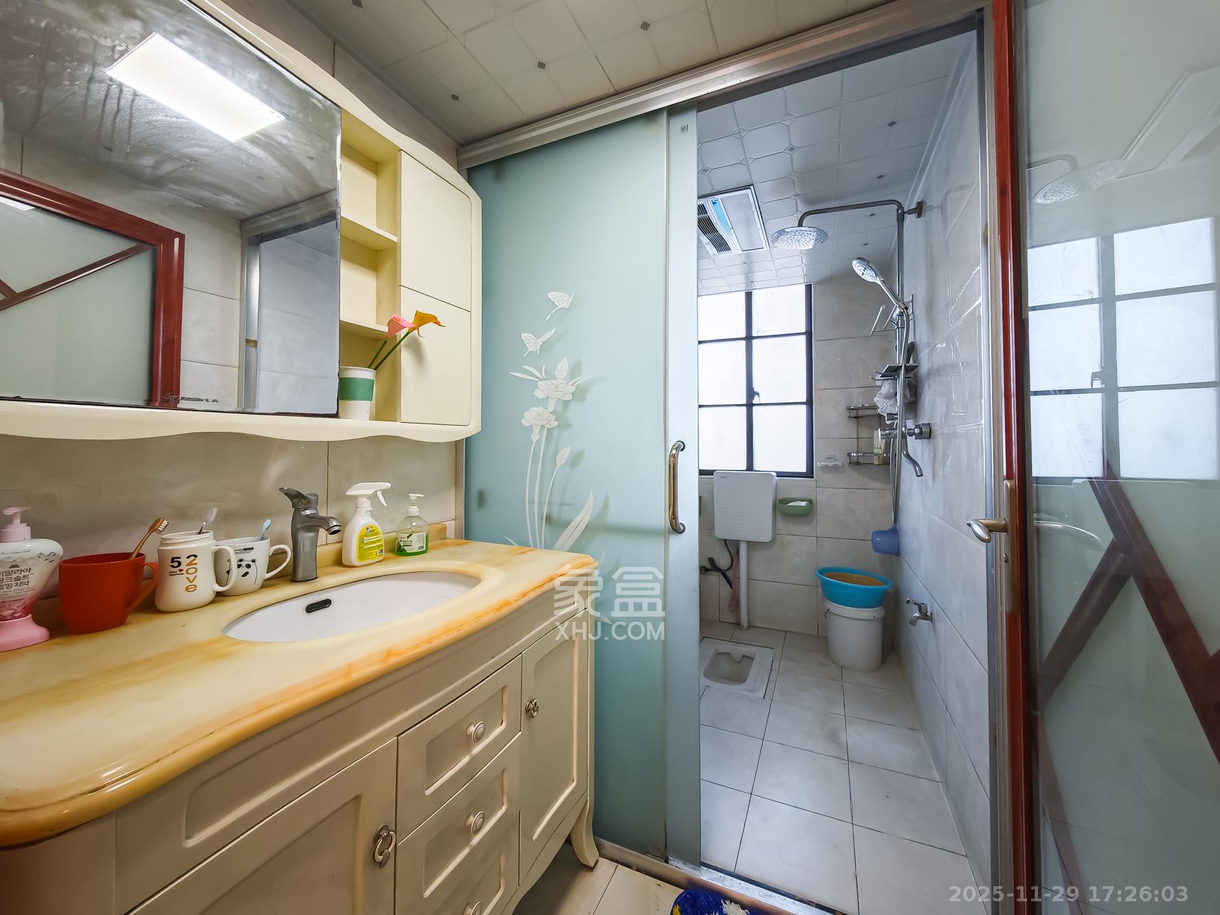 绿地海外滩一期 4室2厅2卫 110.0万 绿地海外滩一期 4室2厅2卫 110.0万卫生间