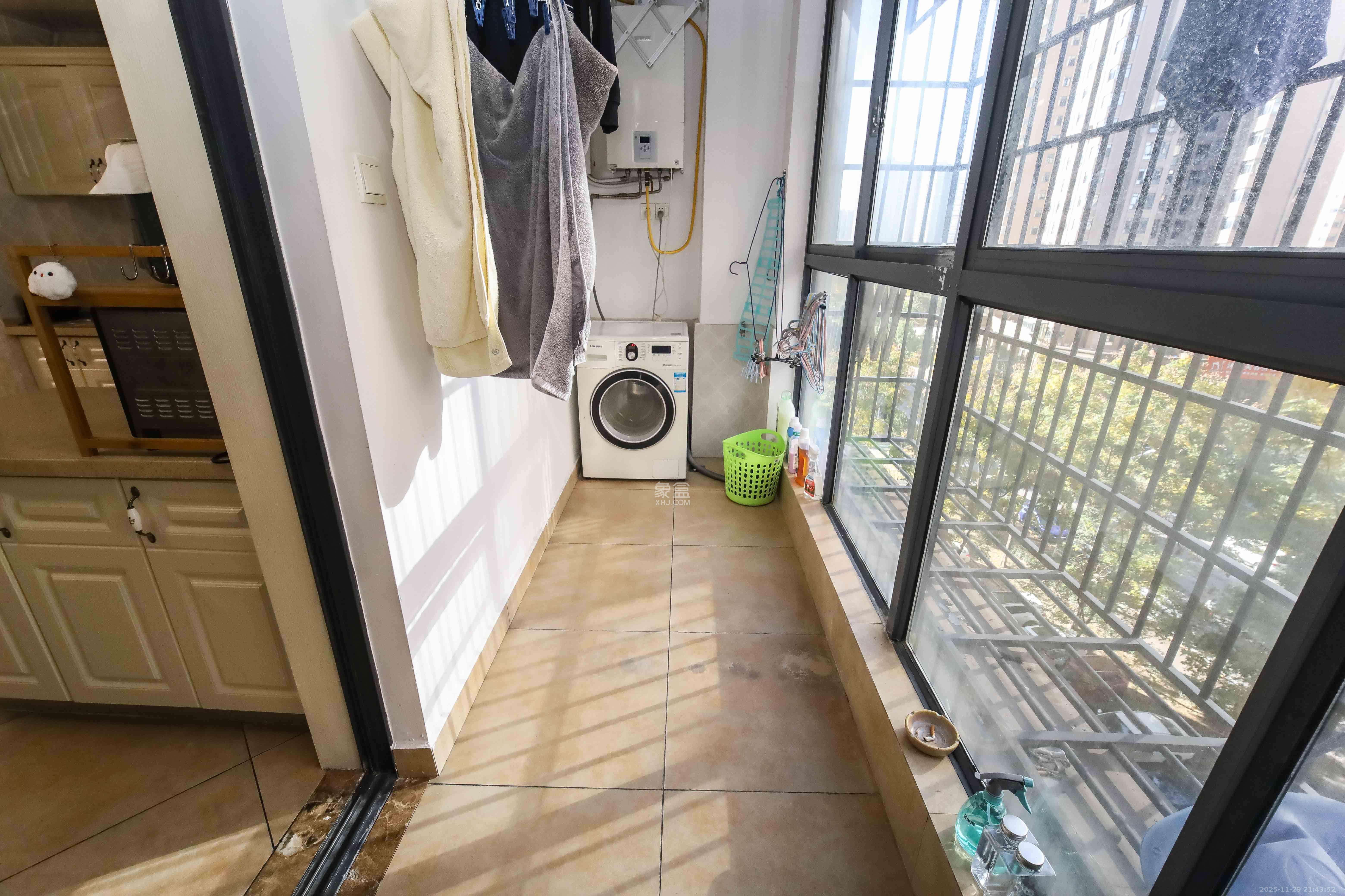 辉煌国际城一期 3室2厅2卫 110.0万 辉煌国际城一期 3室2厅2卫 110.0万阳台