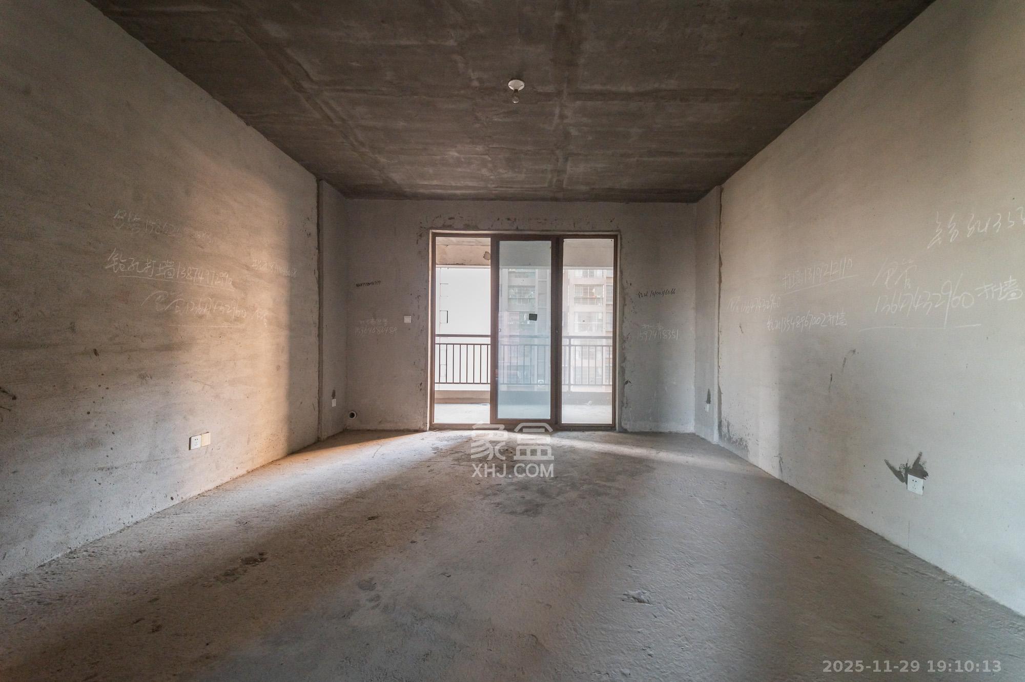 湖湾世景  4室2厅3卫    98.0万