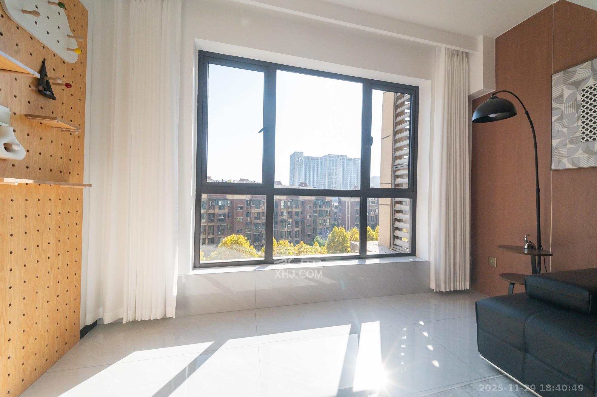 星湖湾一期高层  3室2厅2卫    91.0万阳台