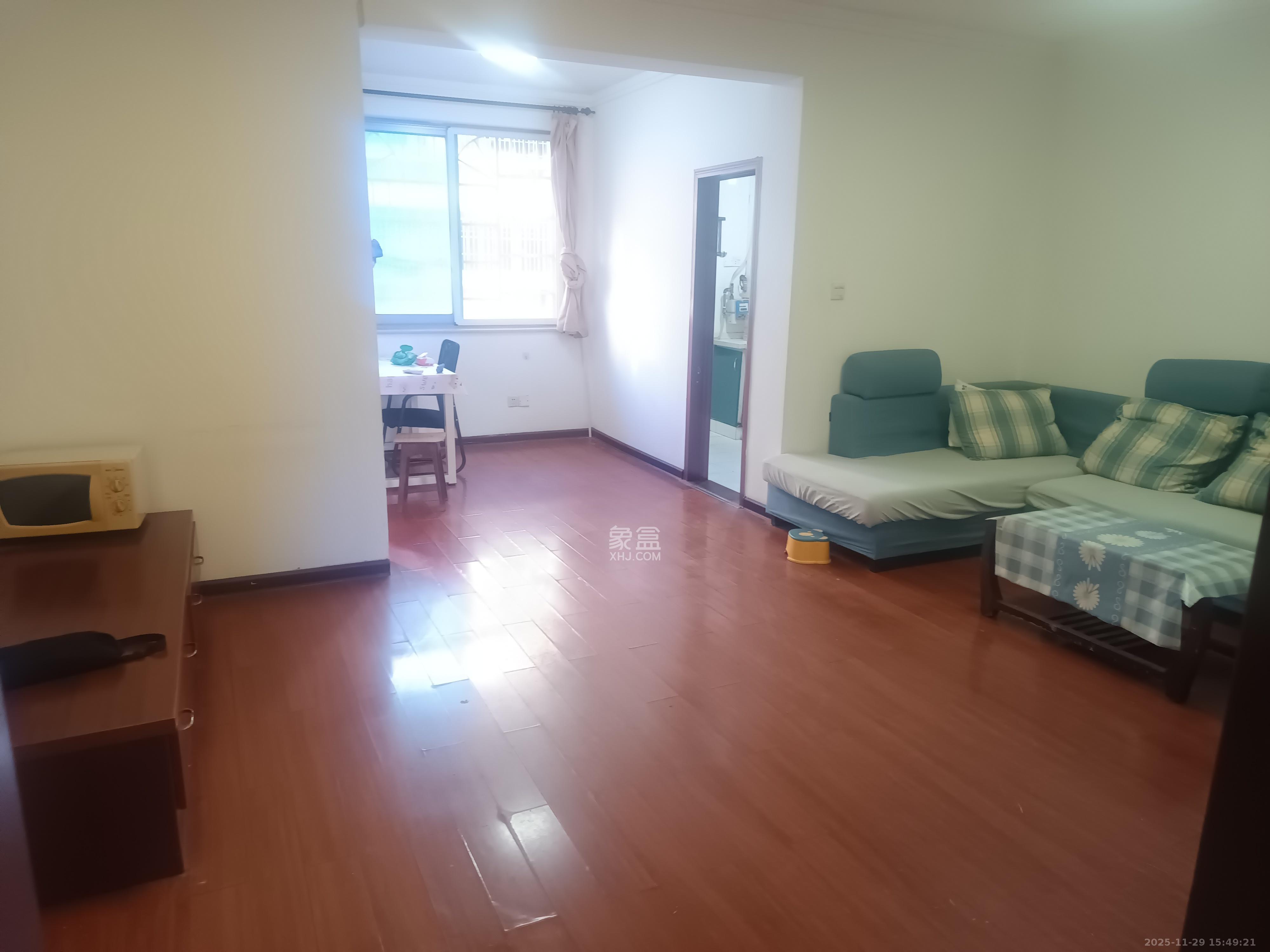 岳银小区(一二三五村) 2室2厅1卫 2000.0元/月 岳银小区(一二三五村) 2室2厅1卫 2000.0元/月室内图