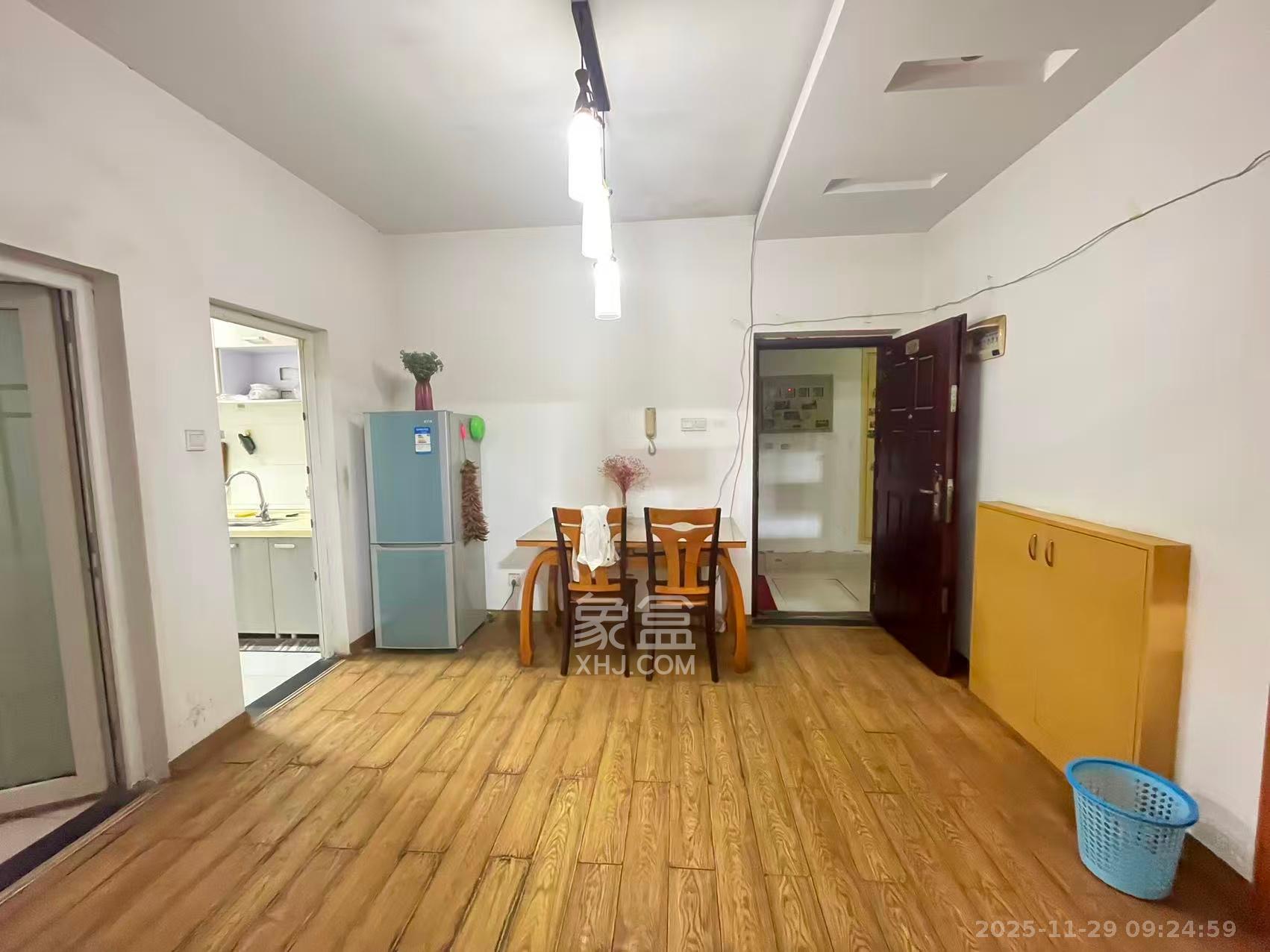 麓山润城  2室2厅1卫    1800.0元/月