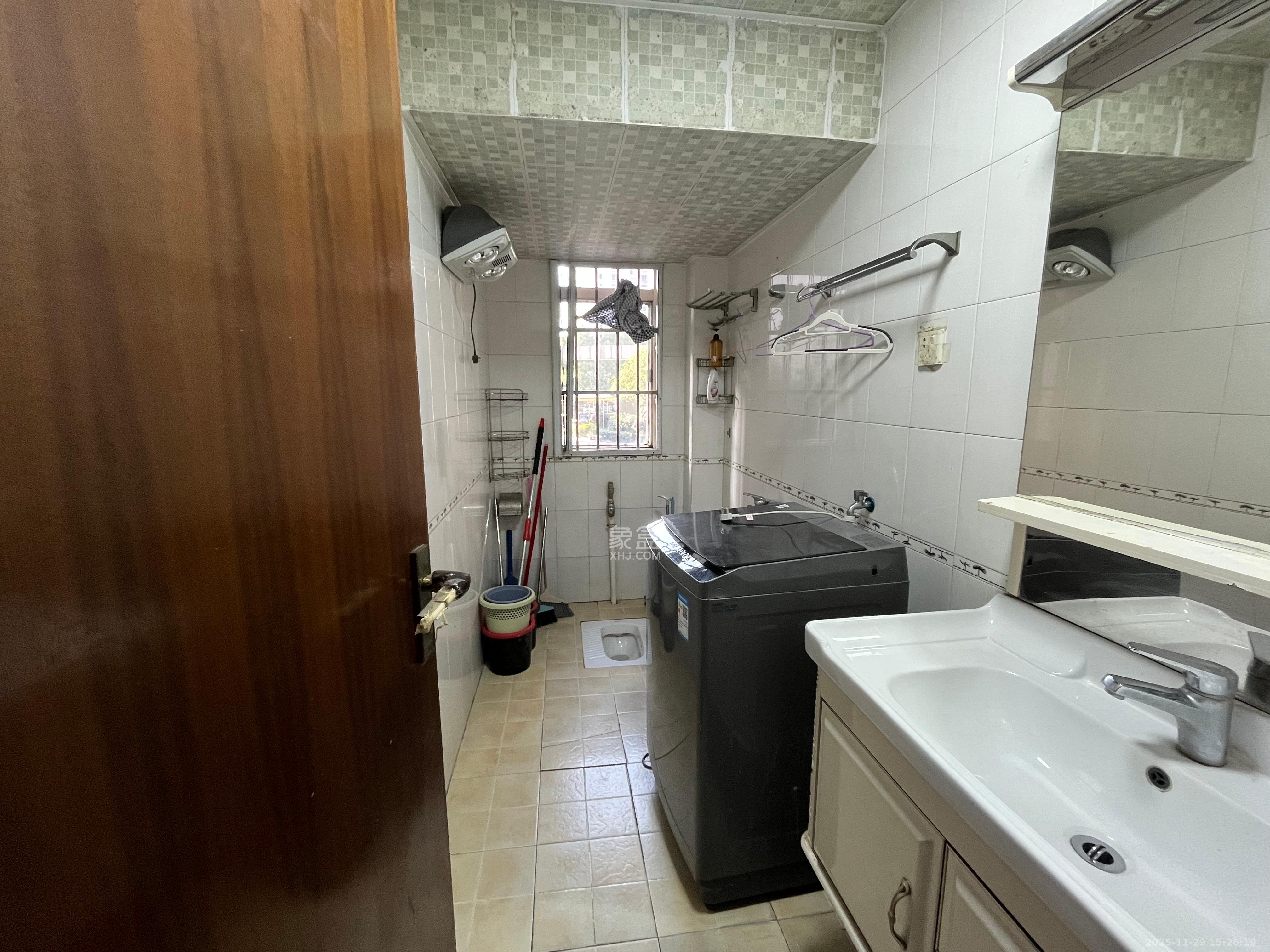 芙蓉苑 3室2厅2卫 2400.0元/月 芙蓉苑 3室2厅2卫 2400.0元/月室内图