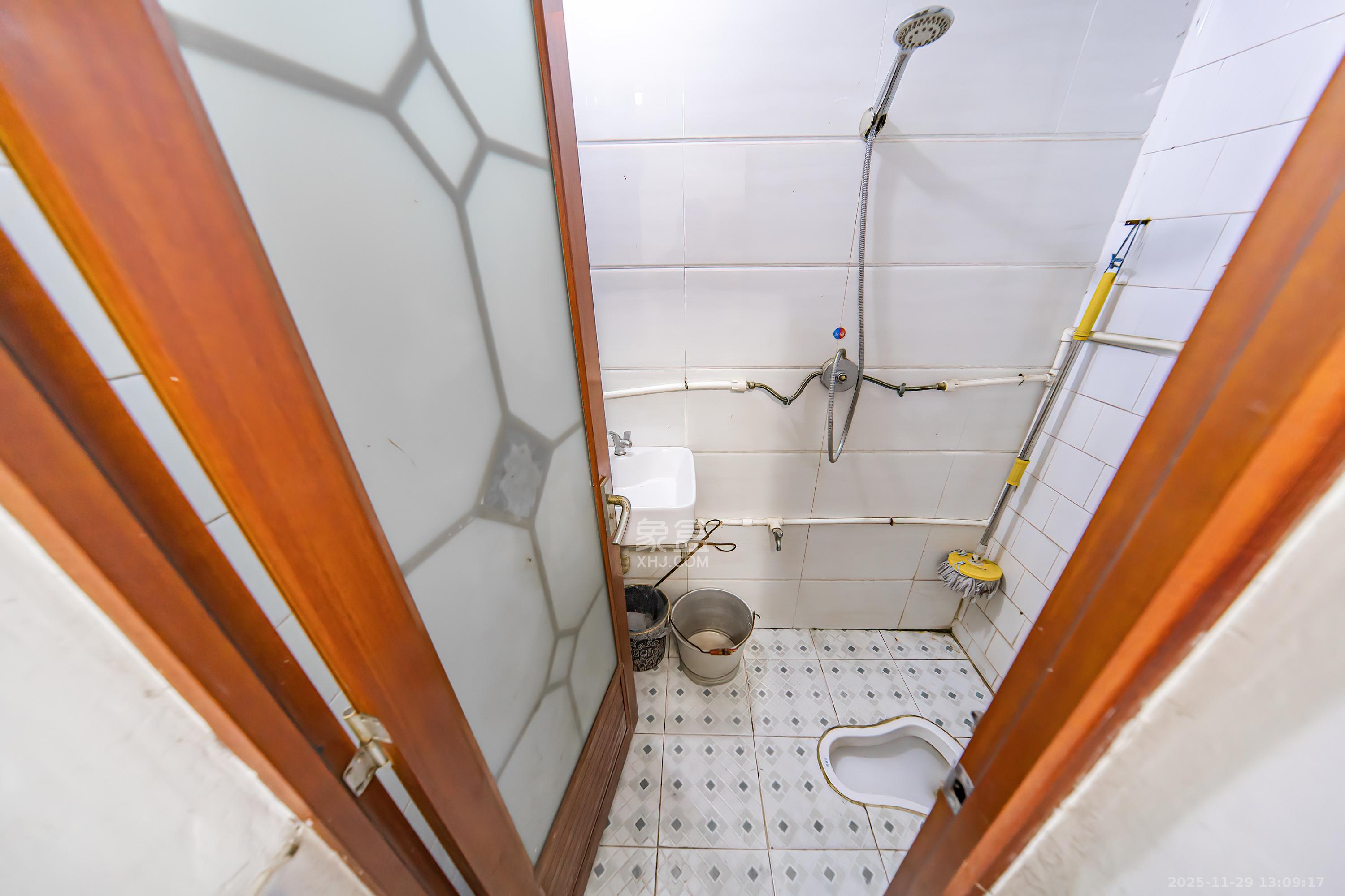 上麻园岭散盘 3室2厅1卫 59.8万 上麻园岭散盘 3室2厅1卫 59.8万卫生间