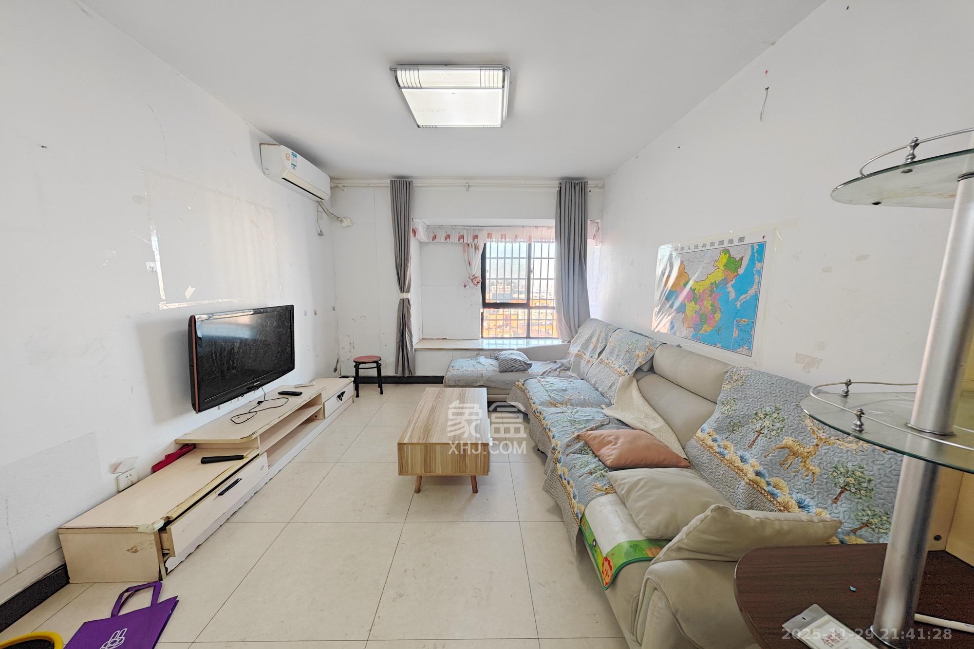 兰亭优壳(隽峰苑) 2室1厅1卫 50.0万 兰亭优壳(隽峰苑) 2室1厅1卫 50.0万客厅