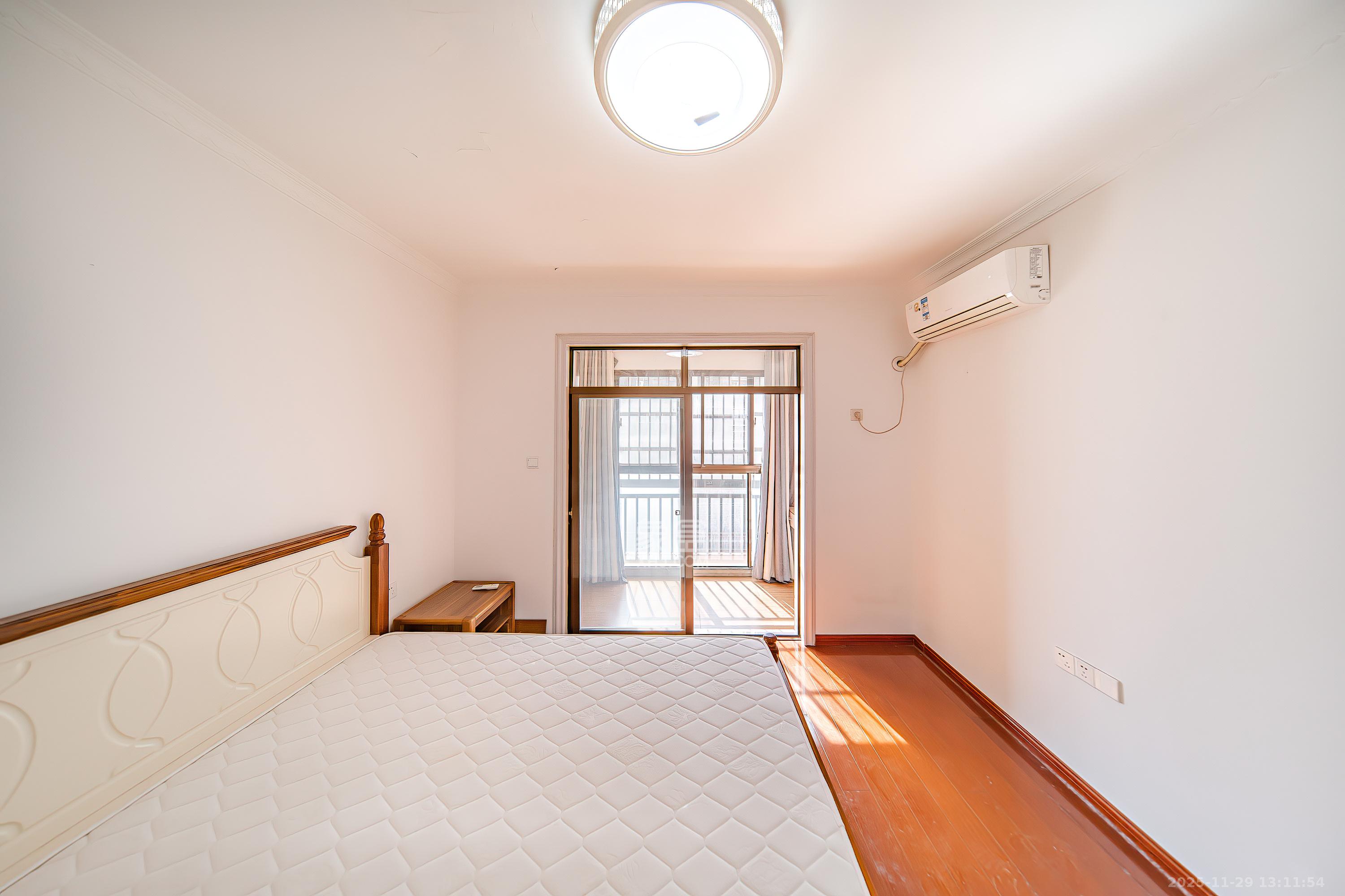 四方水岸(世方水岸) 1室2厅1卫 69.8万 四方水岸(世方水岸) 1室2厅1卫 69.8万卧室