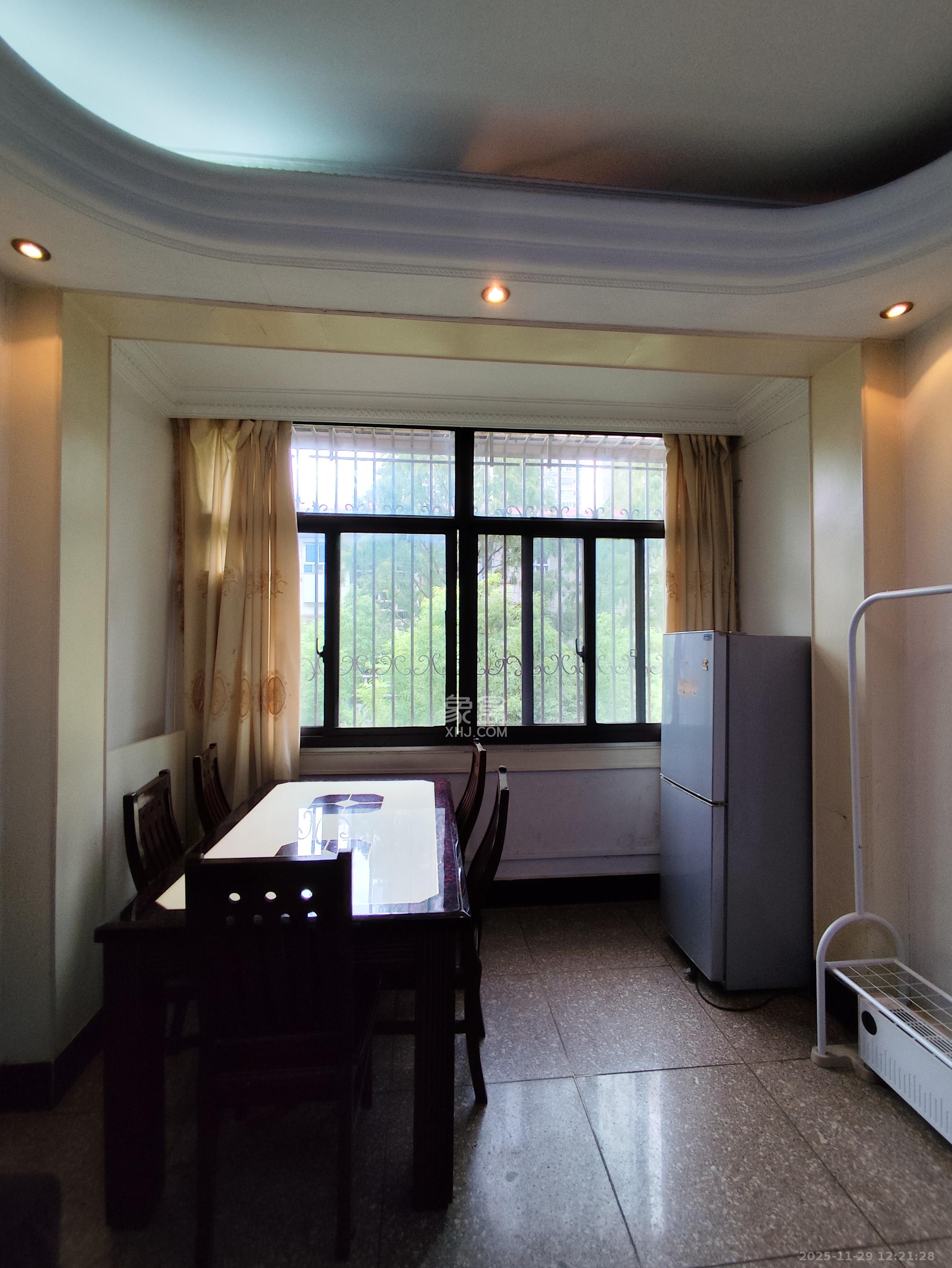 五一东村  1室1厅1卫    1400.0元/月室内图