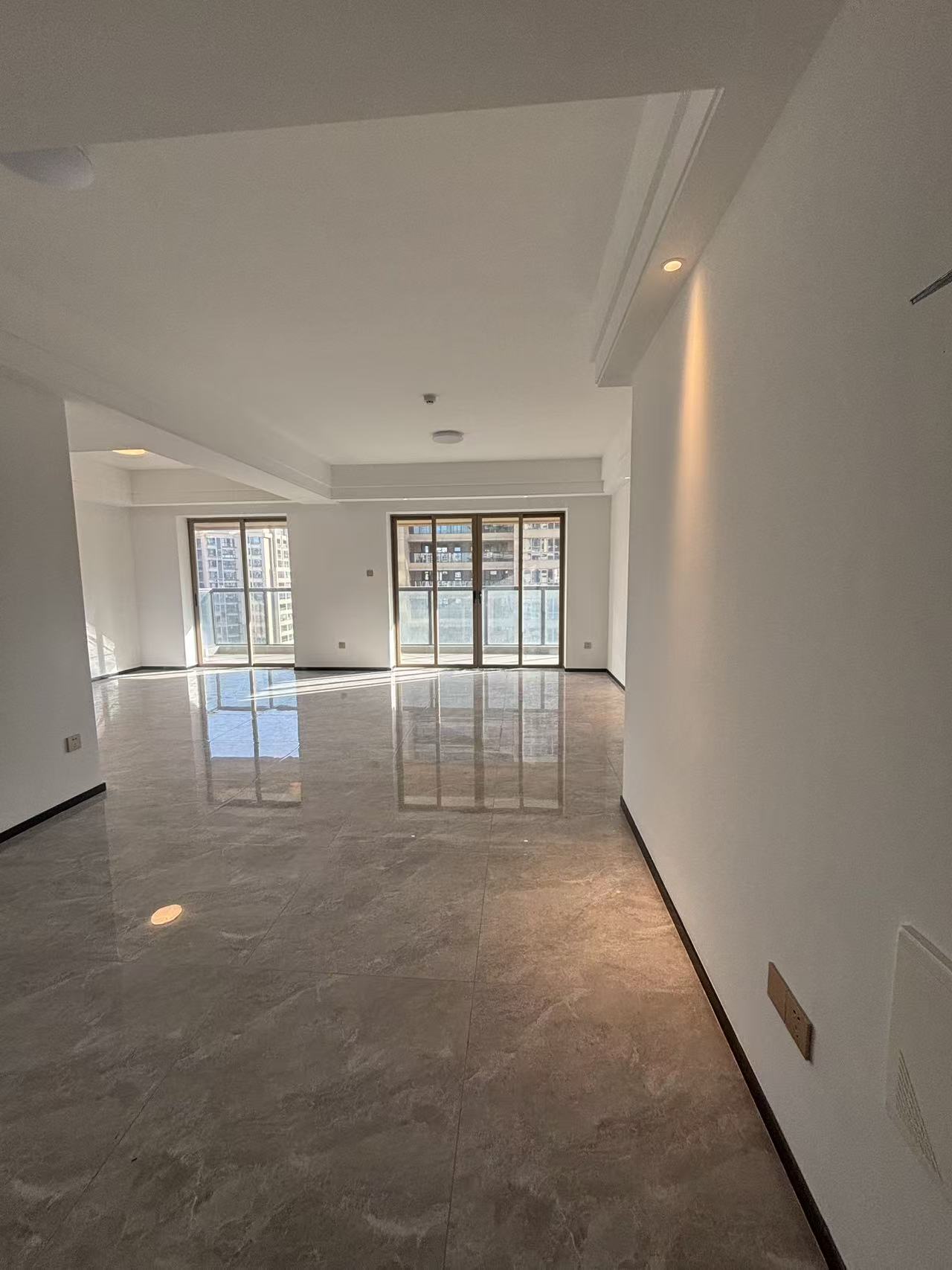 阳光金典（颐养公社阳光城二期）  3室2厅2卫    3200.0元/月