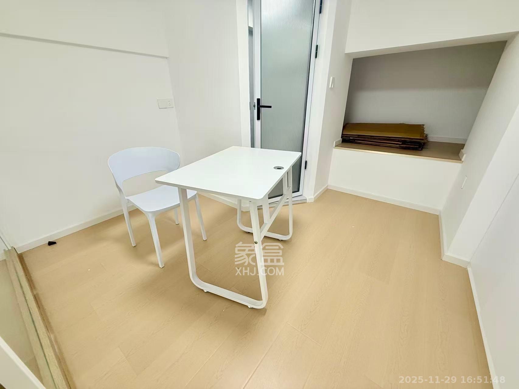 藏珑湖上公馆 1室1厅2卫 2500.0元/月 藏珑湖上公馆 1室1厅2卫 2500.0元/月室内图