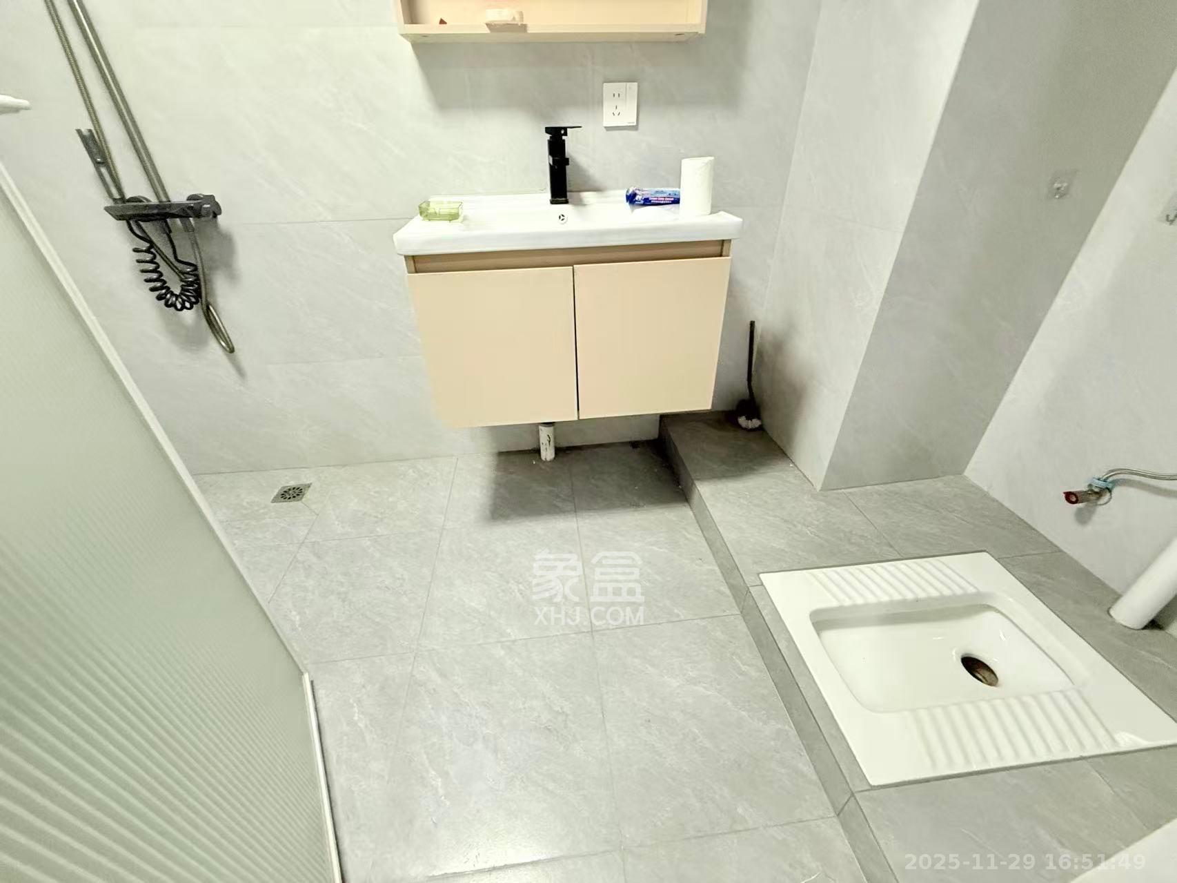 藏珑湖上公馆  1室1厅2卫    2500.0元/月室内图