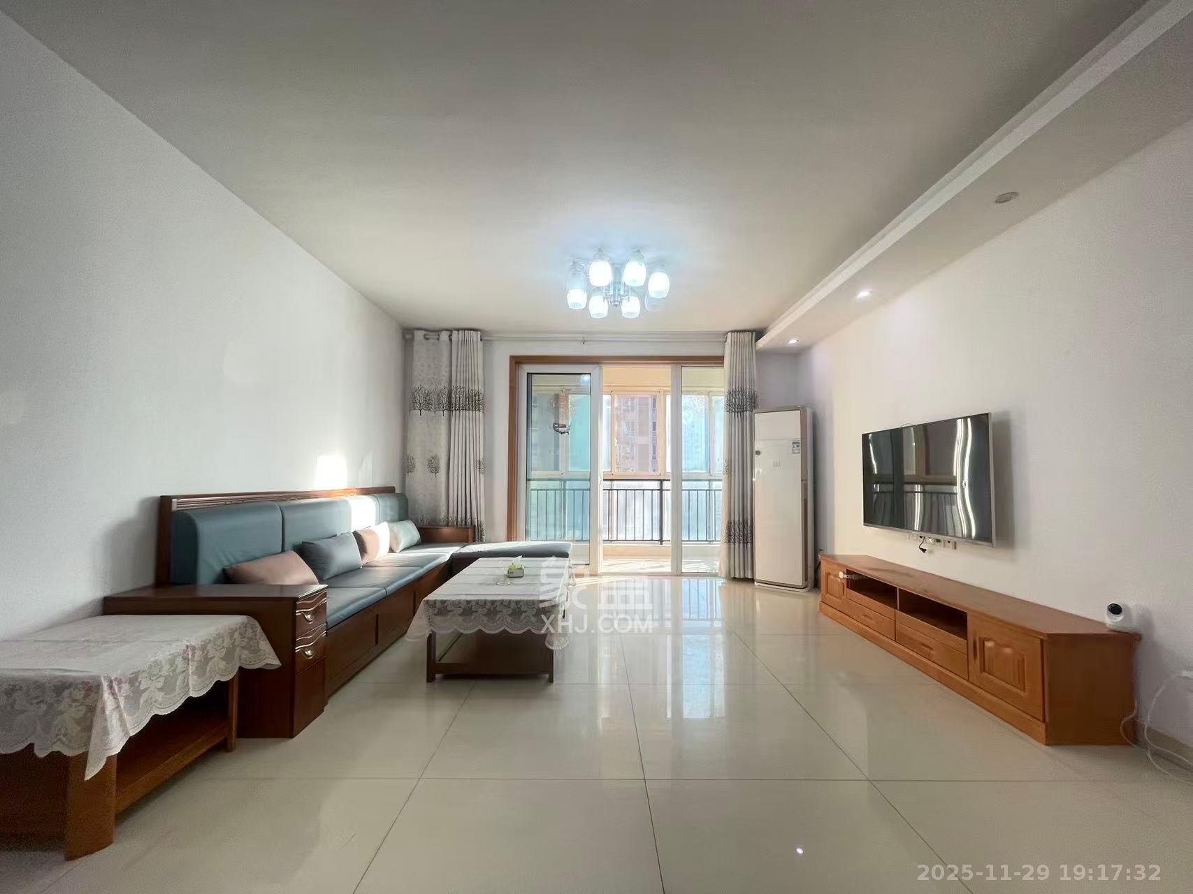 万国城（当代满庭春MOMA）二期  1室2厅2卫    2500.0元/月