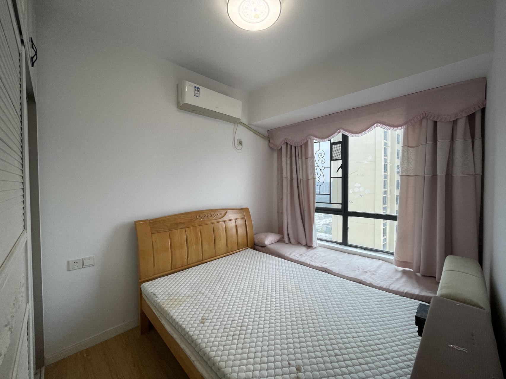 经世龙城  3室2厅1卫    56.0万 经世龙城  3室2厅1卫    56.0万室内图