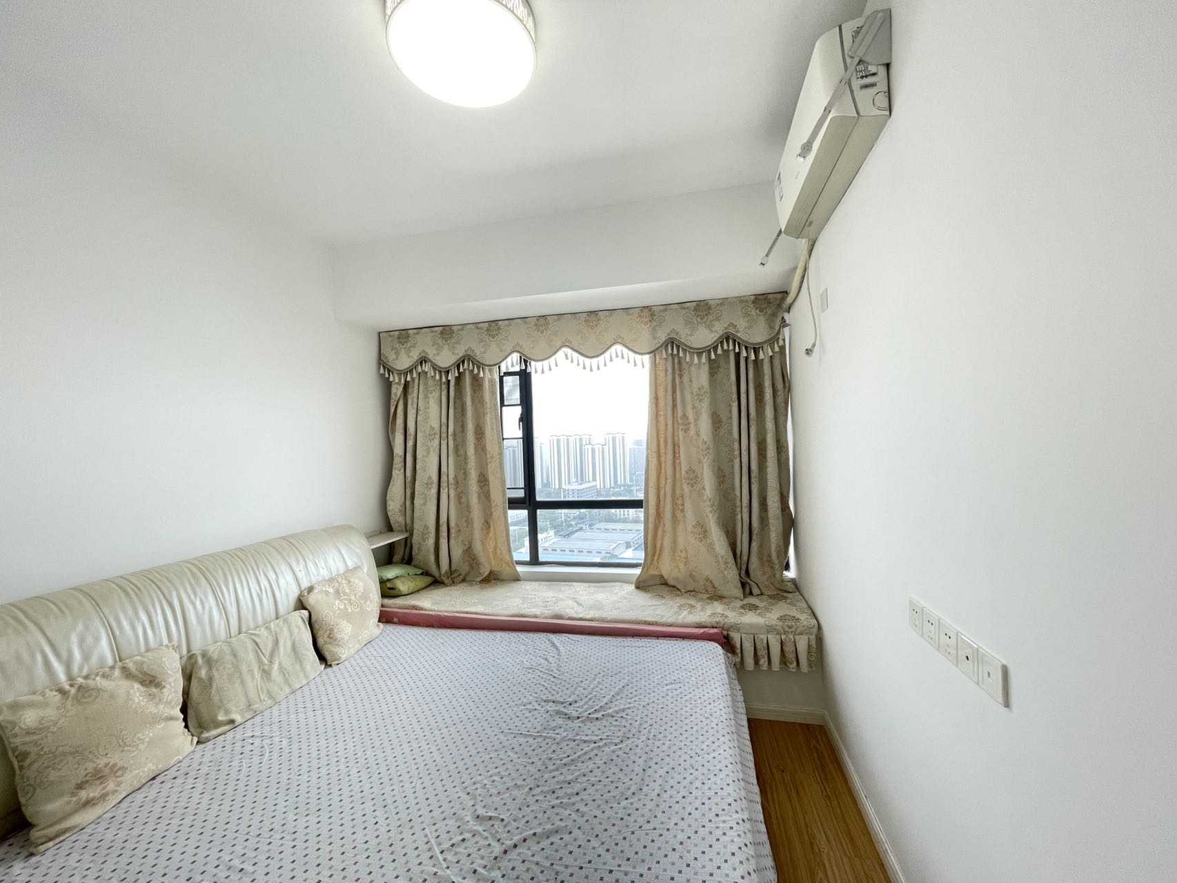 经世龙城  3室2厅1卫    56.0万 经世龙城  3室2厅1卫    56.0万室内图