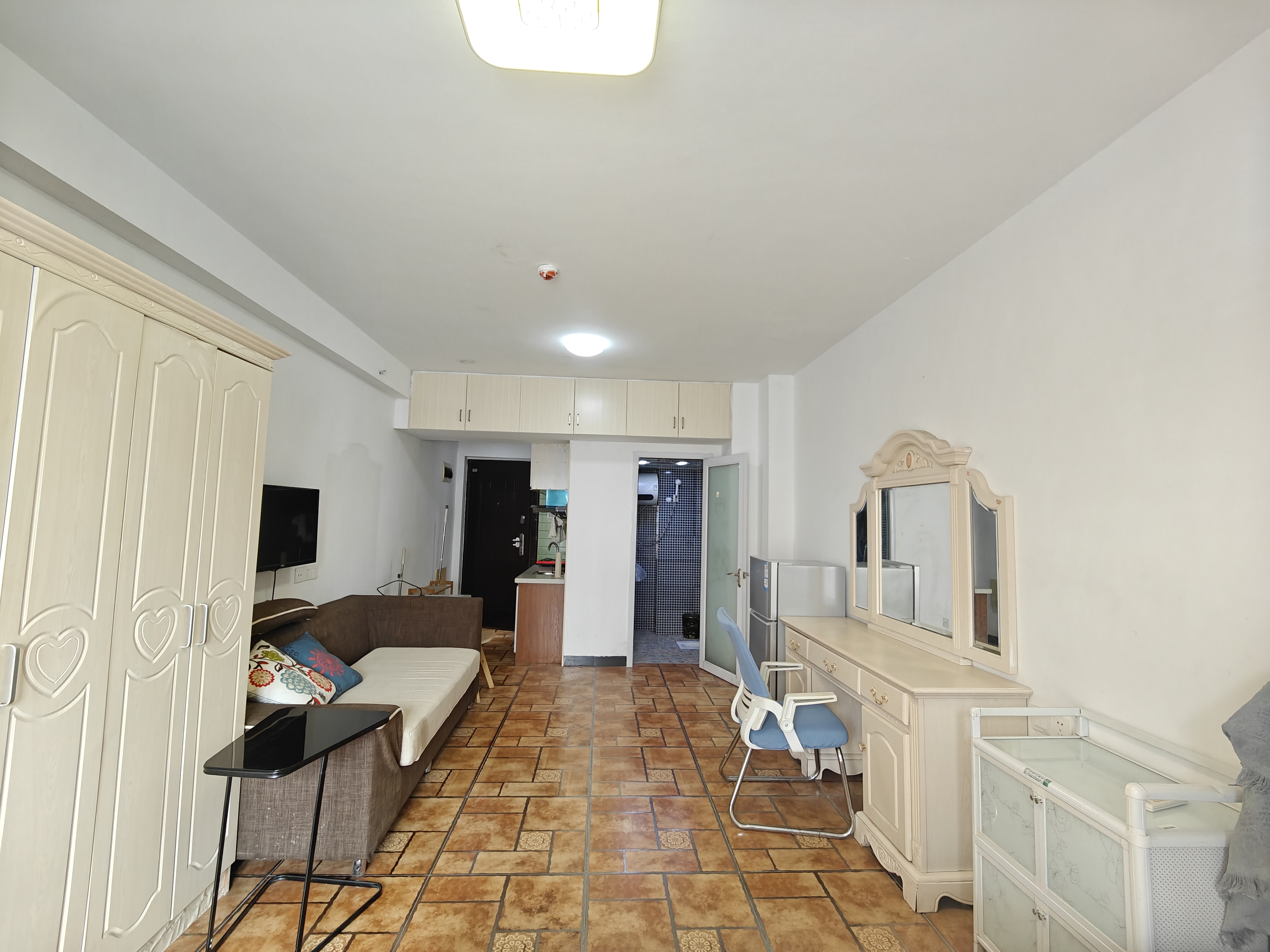 美的城三期  1室1厅1卫    14.0万 美的城三期  1室1厅1卫    14.0万室内图