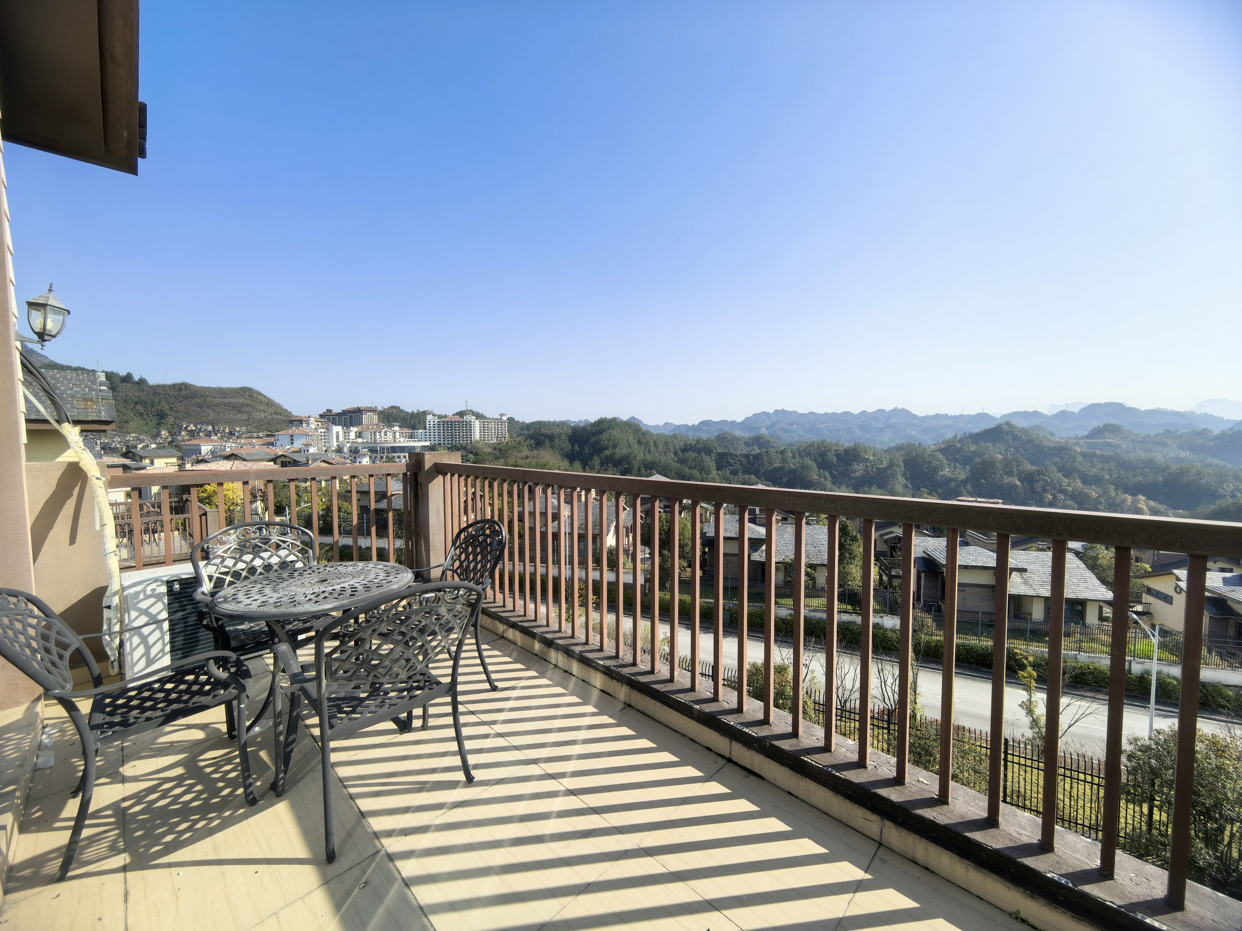 碧桂园  6室3厅4卫    180.0万客厅