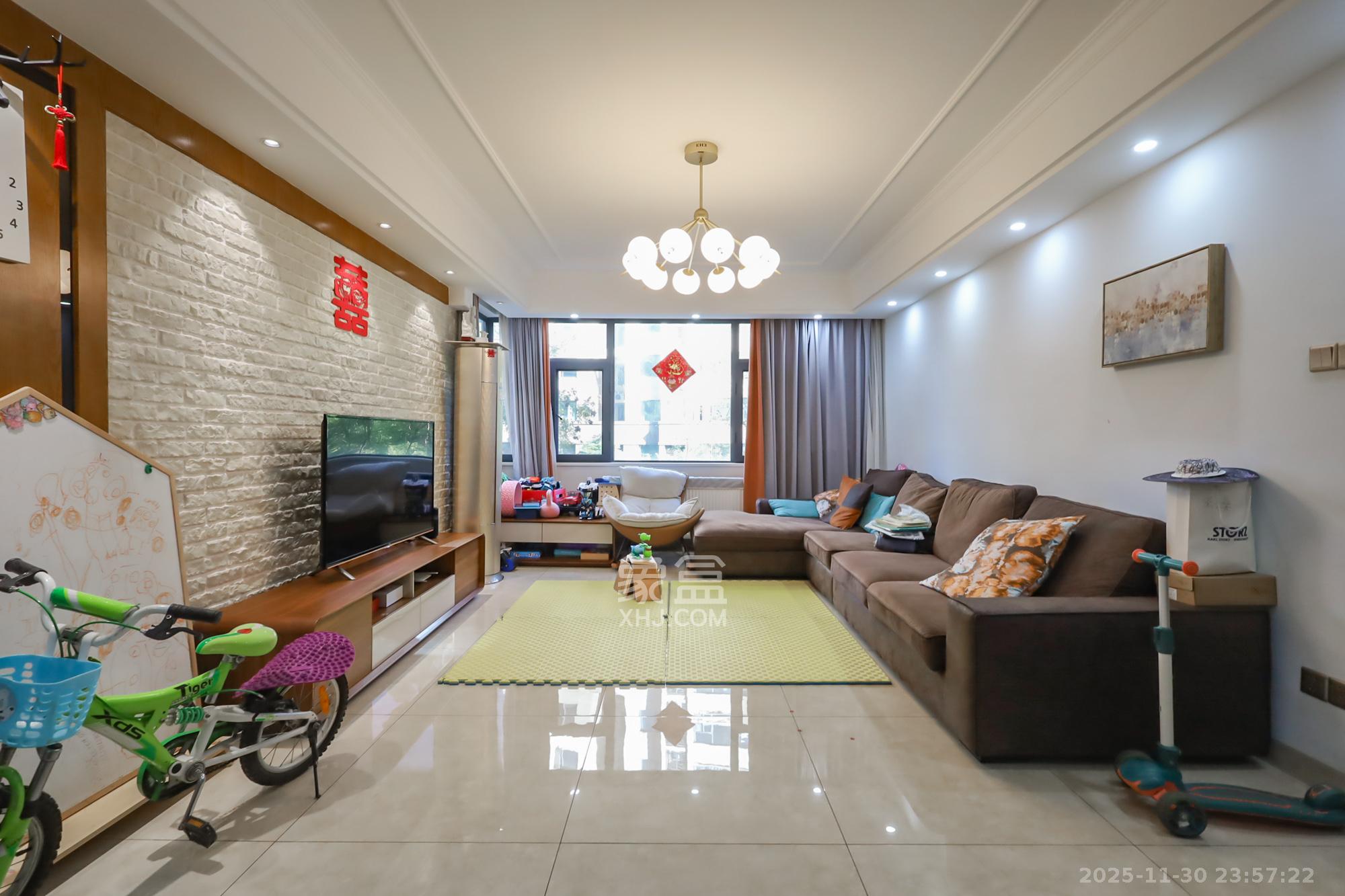 蓝光雍锦阁  4室2厅2卫    158.0万