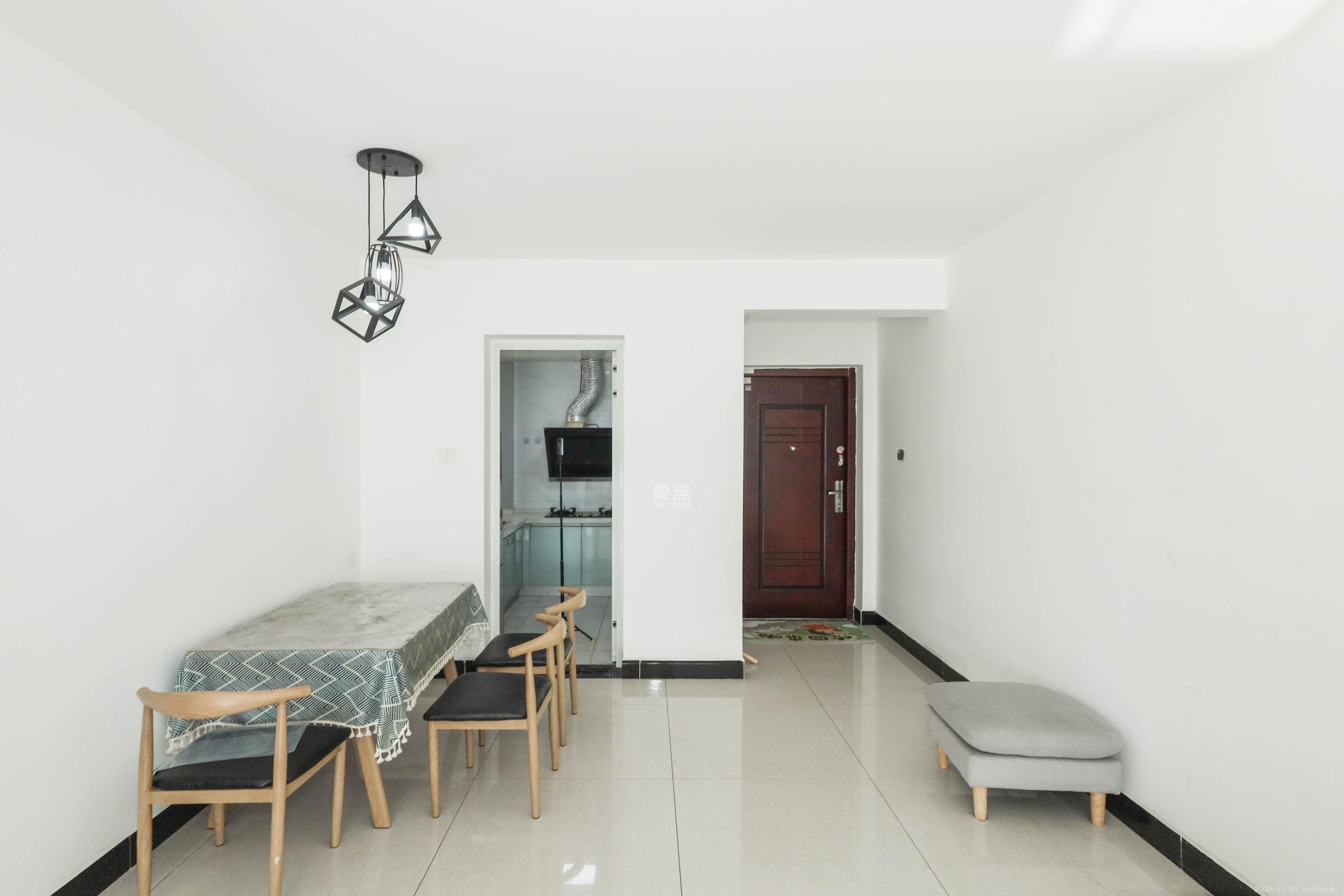 好莱城(弘德西街) 3室2厅1卫 78.0万 好莱城(弘德西街) 3室2厅1卫 78.0万客厅