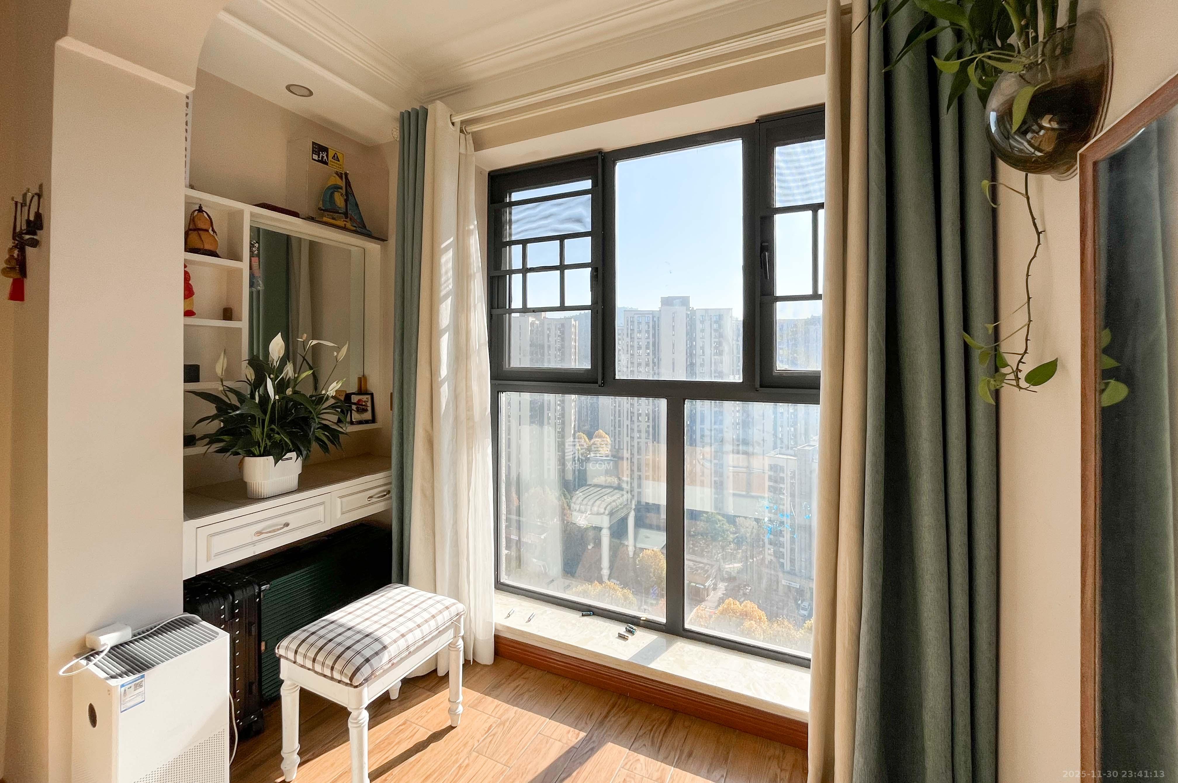 中海梅溪湖壹号  3室2厅1卫    165.0万其他