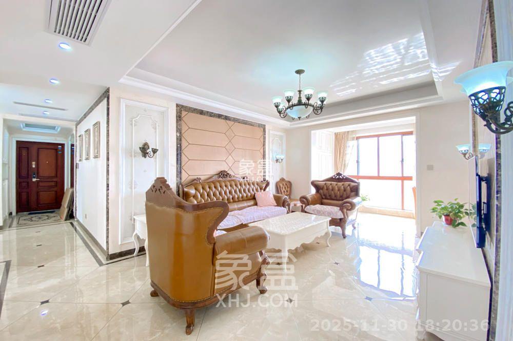 金茂梅溪湖  3室2厅2卫    3700.0元/月