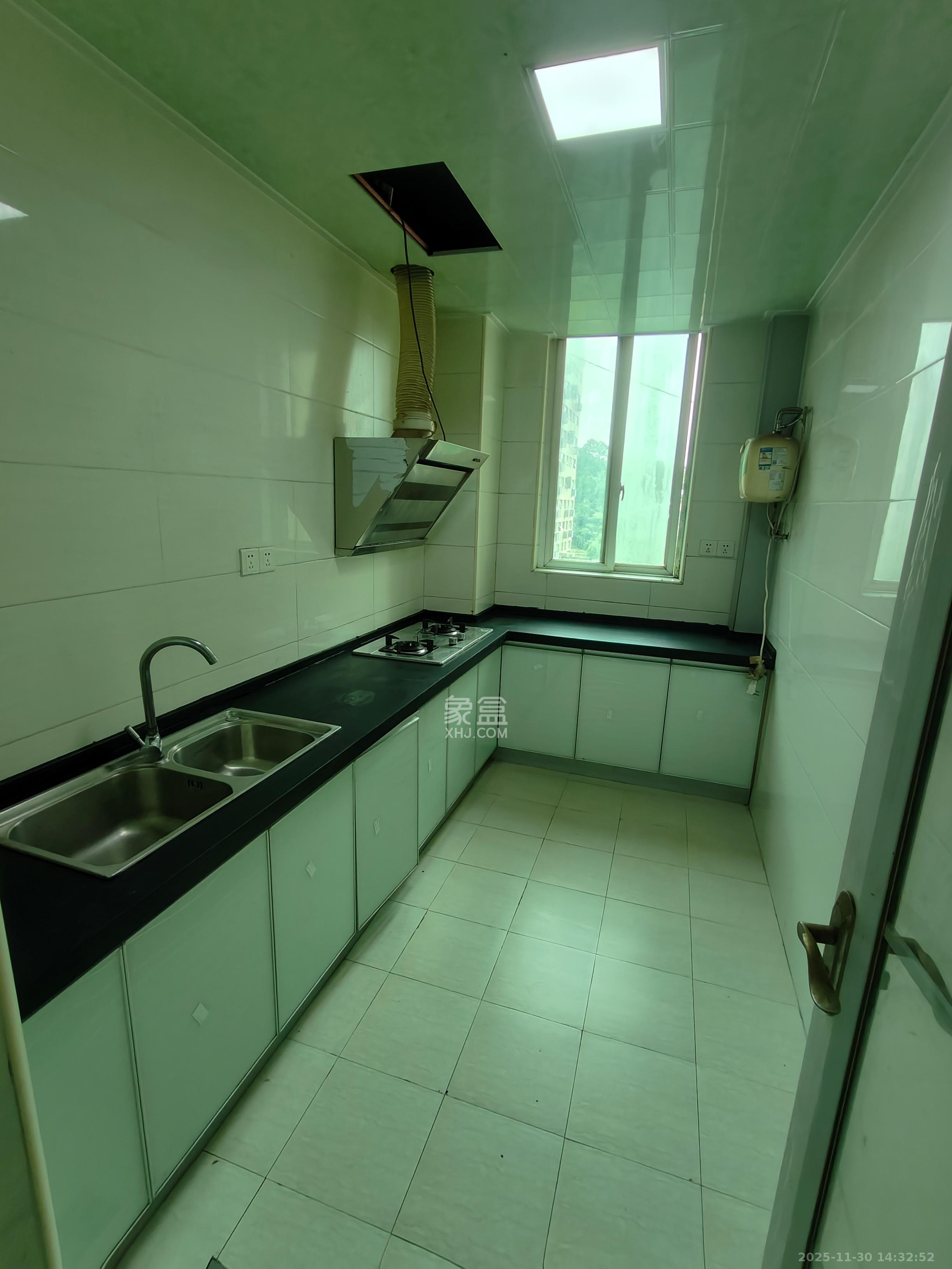 麓谷加州阳光 1室2厅1卫 3000.0元/月 麓谷加州阳光 1室2厅1卫 3000.0元/月室内图