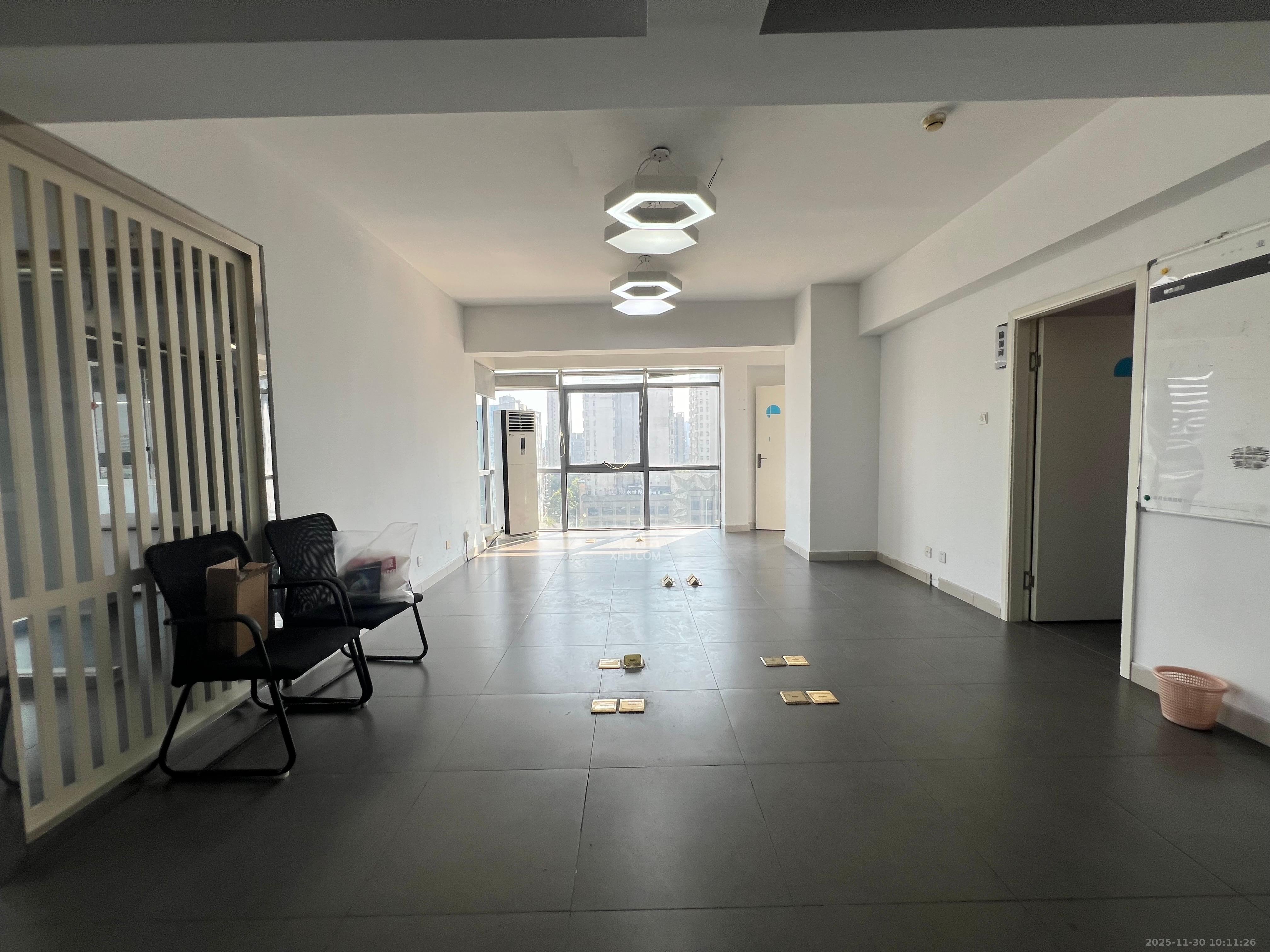 西子一间 4室2厅1卫 6500.0元/月 西子一间 4室2厅1卫 6500.0元/月室内图